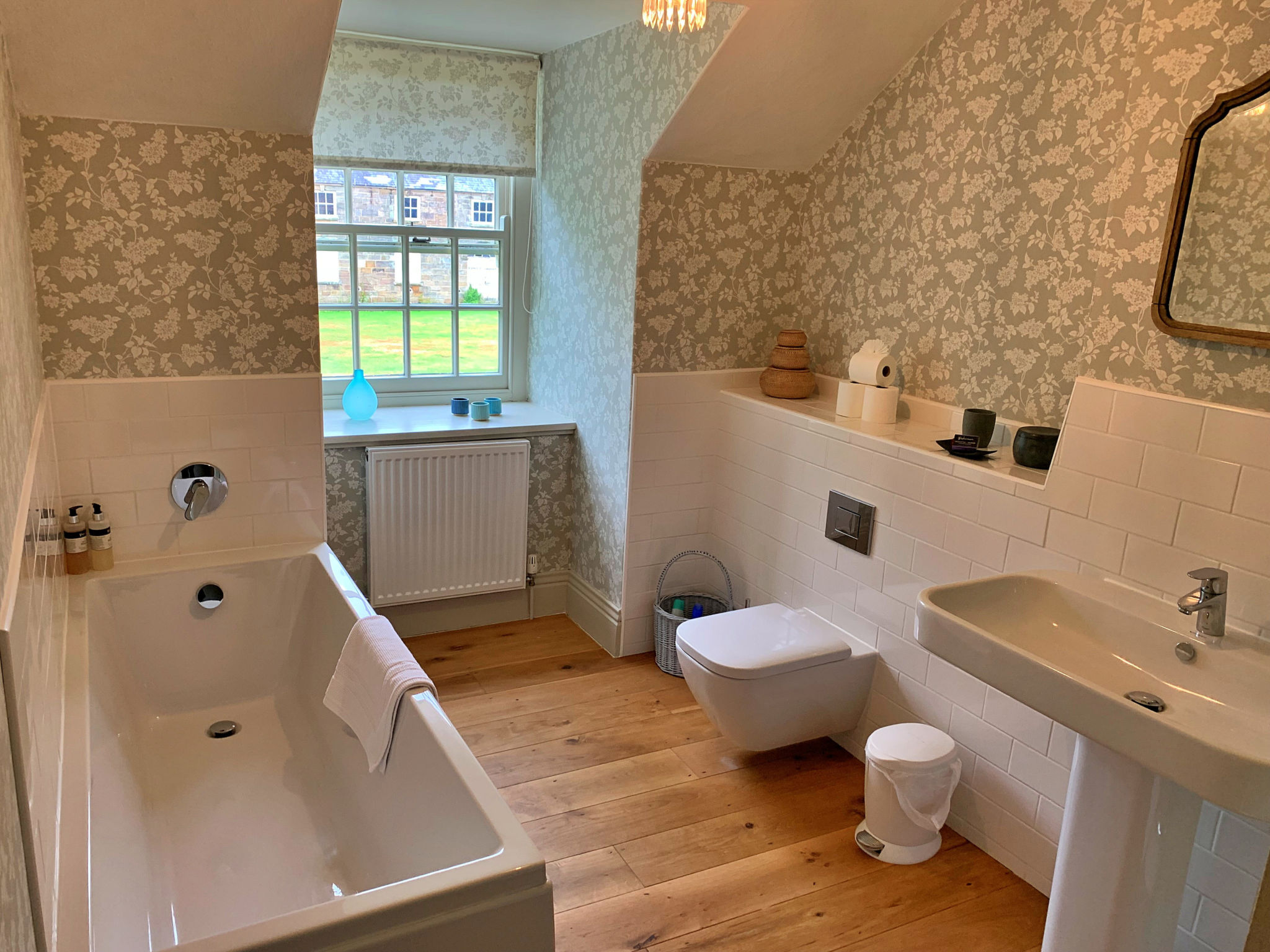 Ingleby Manor - Courtyard Cottage-Binnen