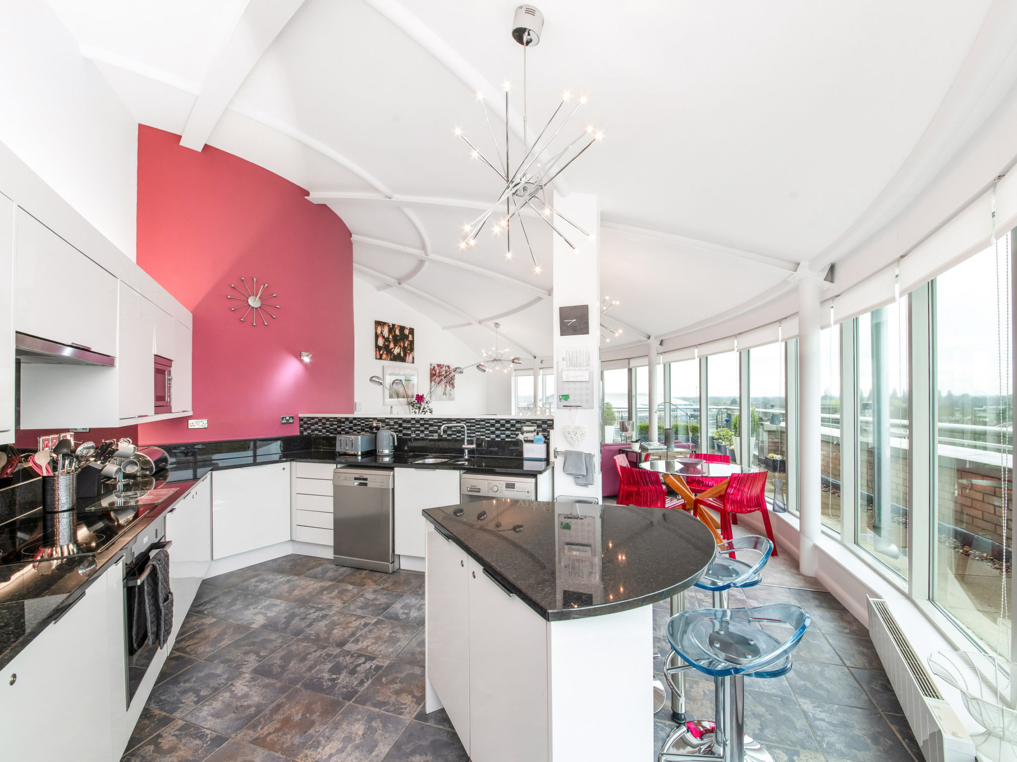 The Penthouse at 611 Westgate-Drinnen