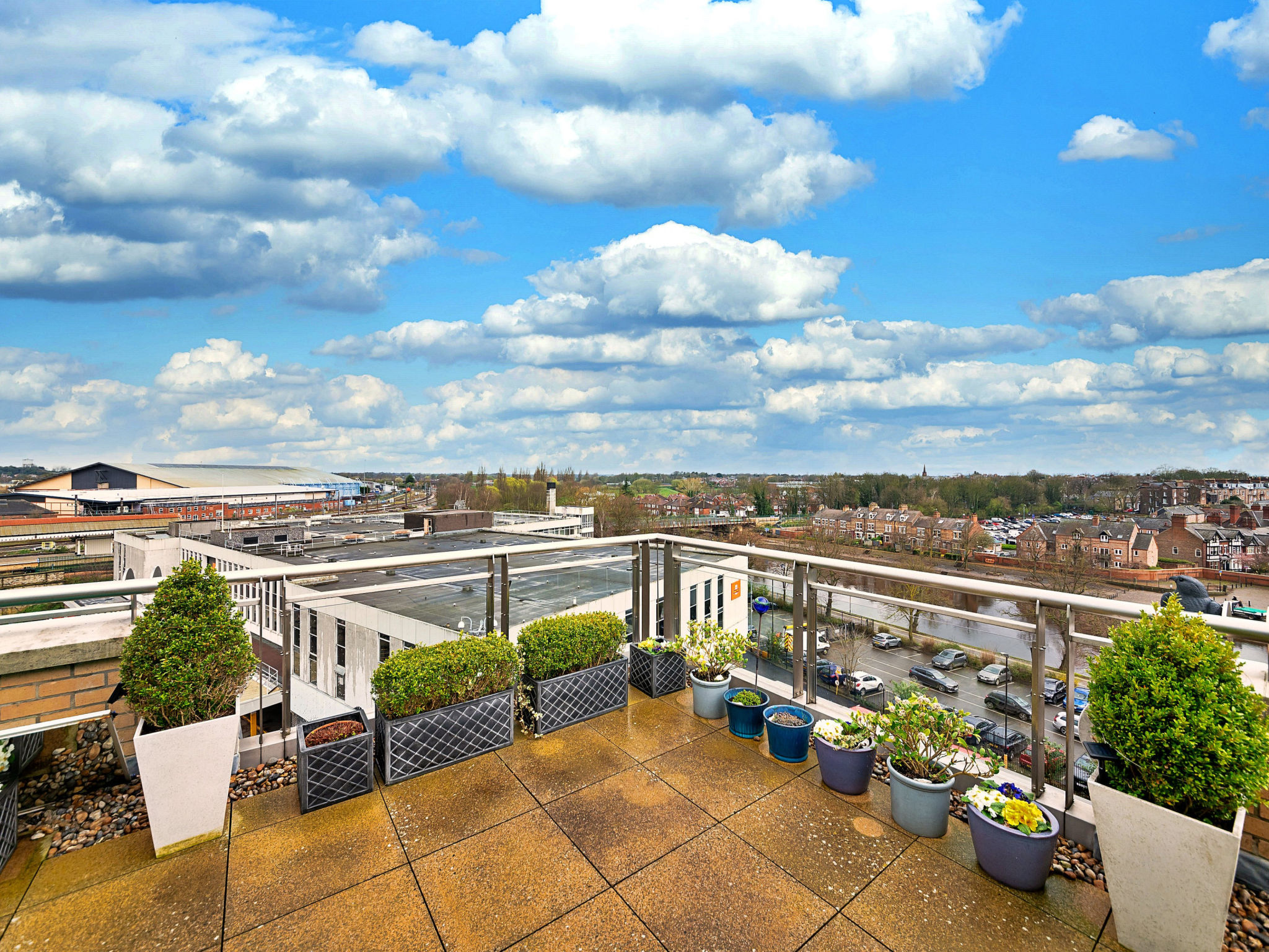 The Penthouse at 611 Westgate-Draußen