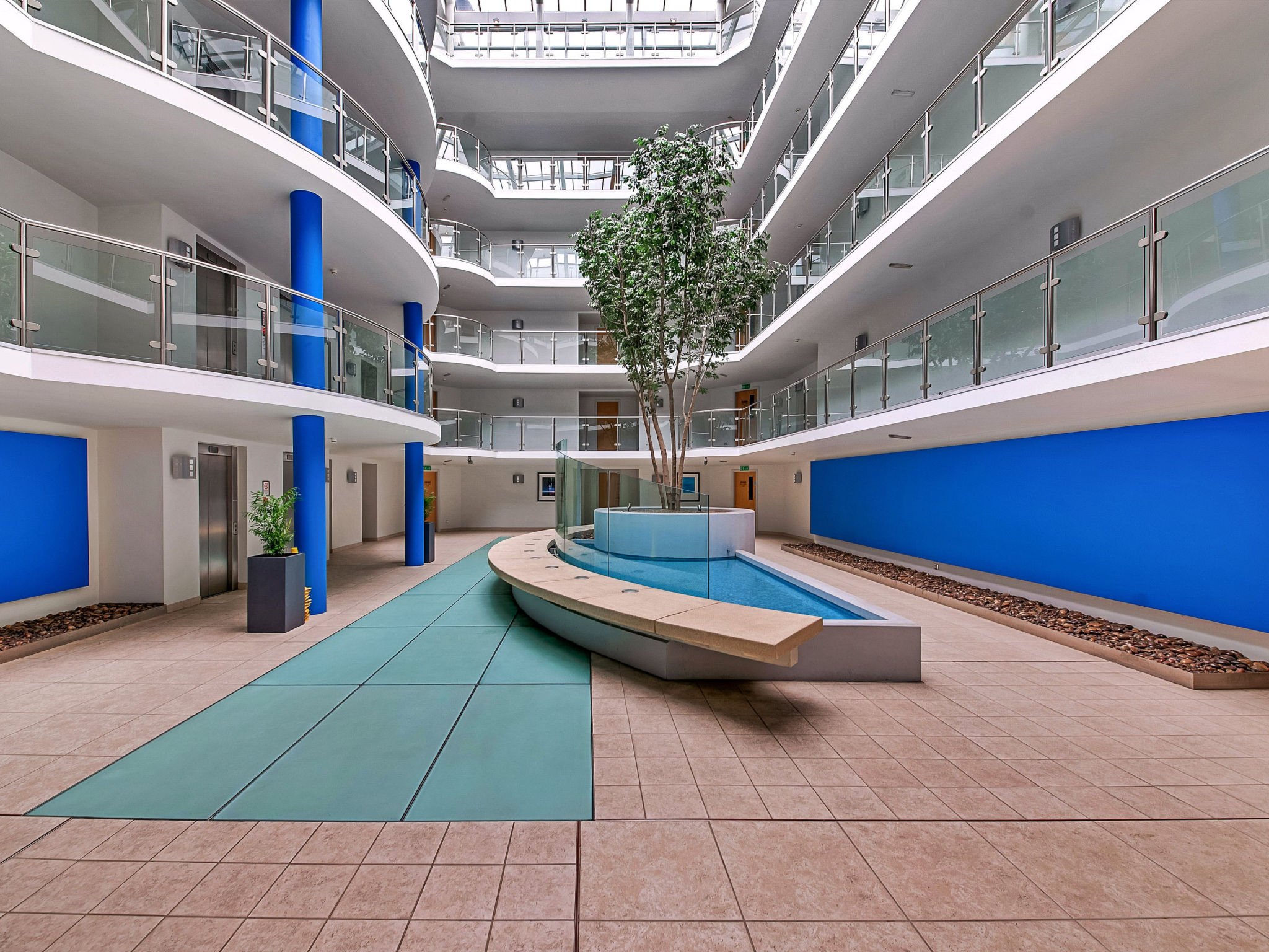The Penthouse at 611 Westgate-Drinnen
