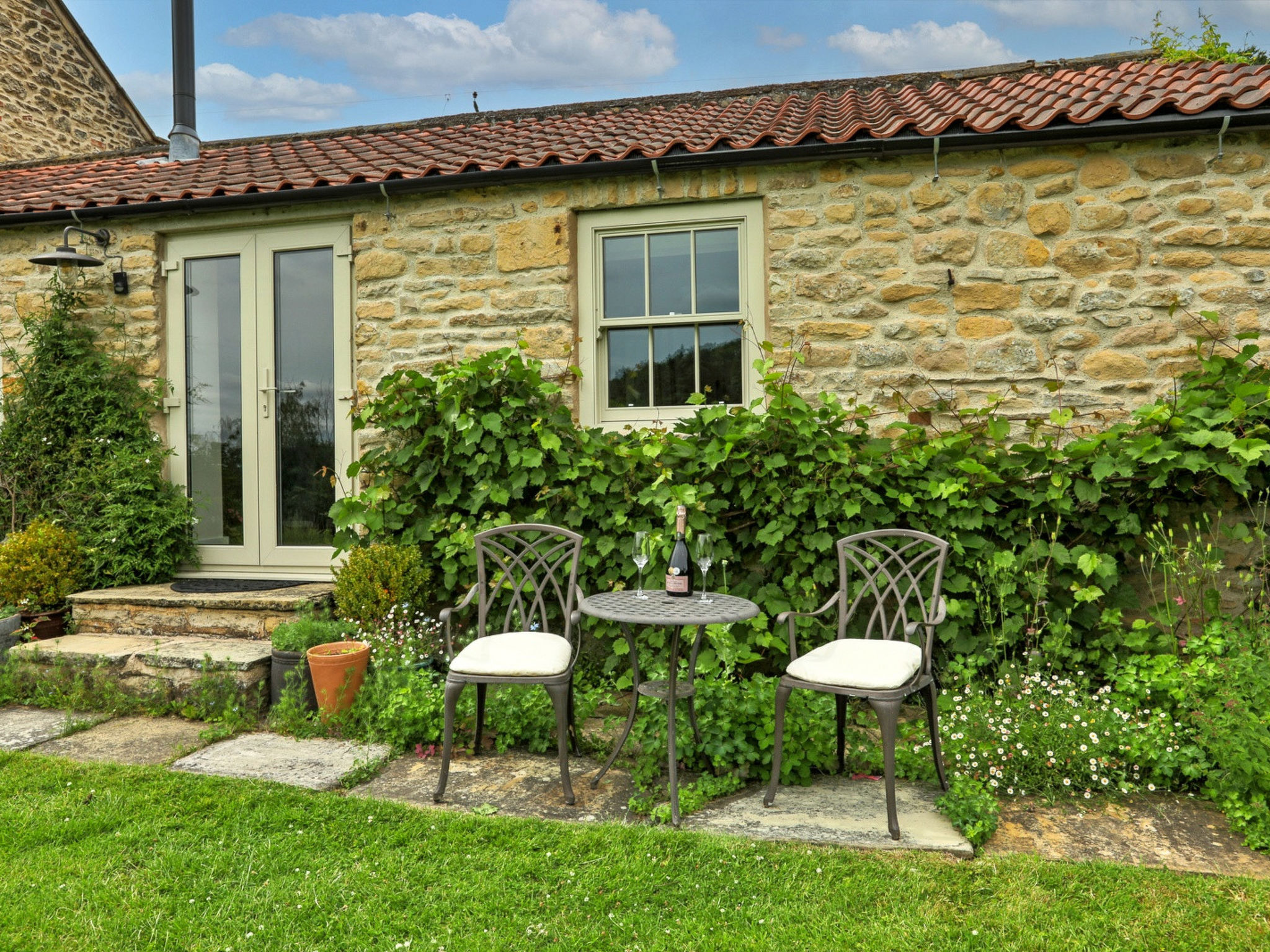 Mole End - Outside
