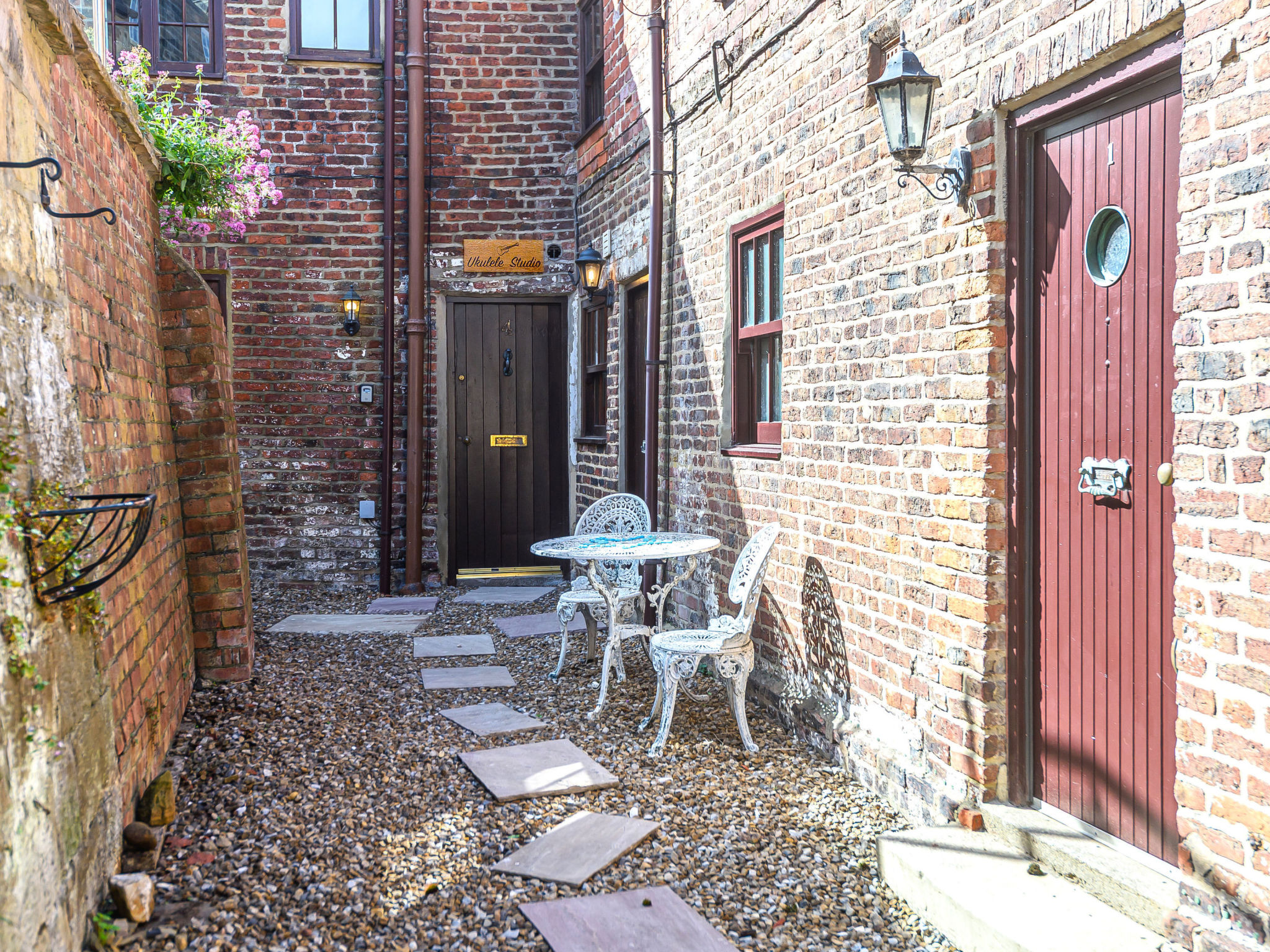 Ukulele Studio-Buiten