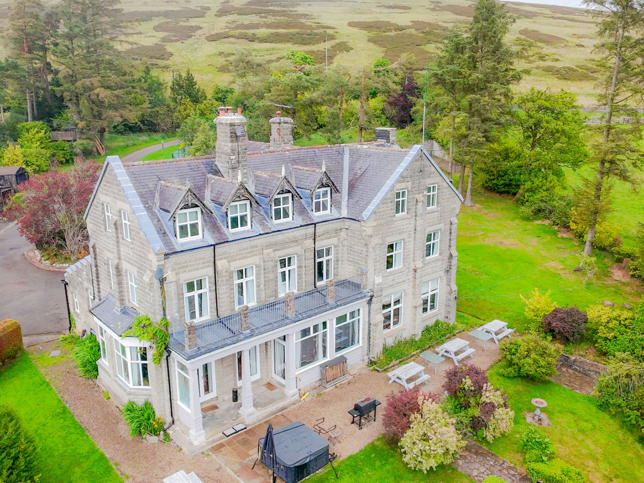 Evergreen Manor - Buiten