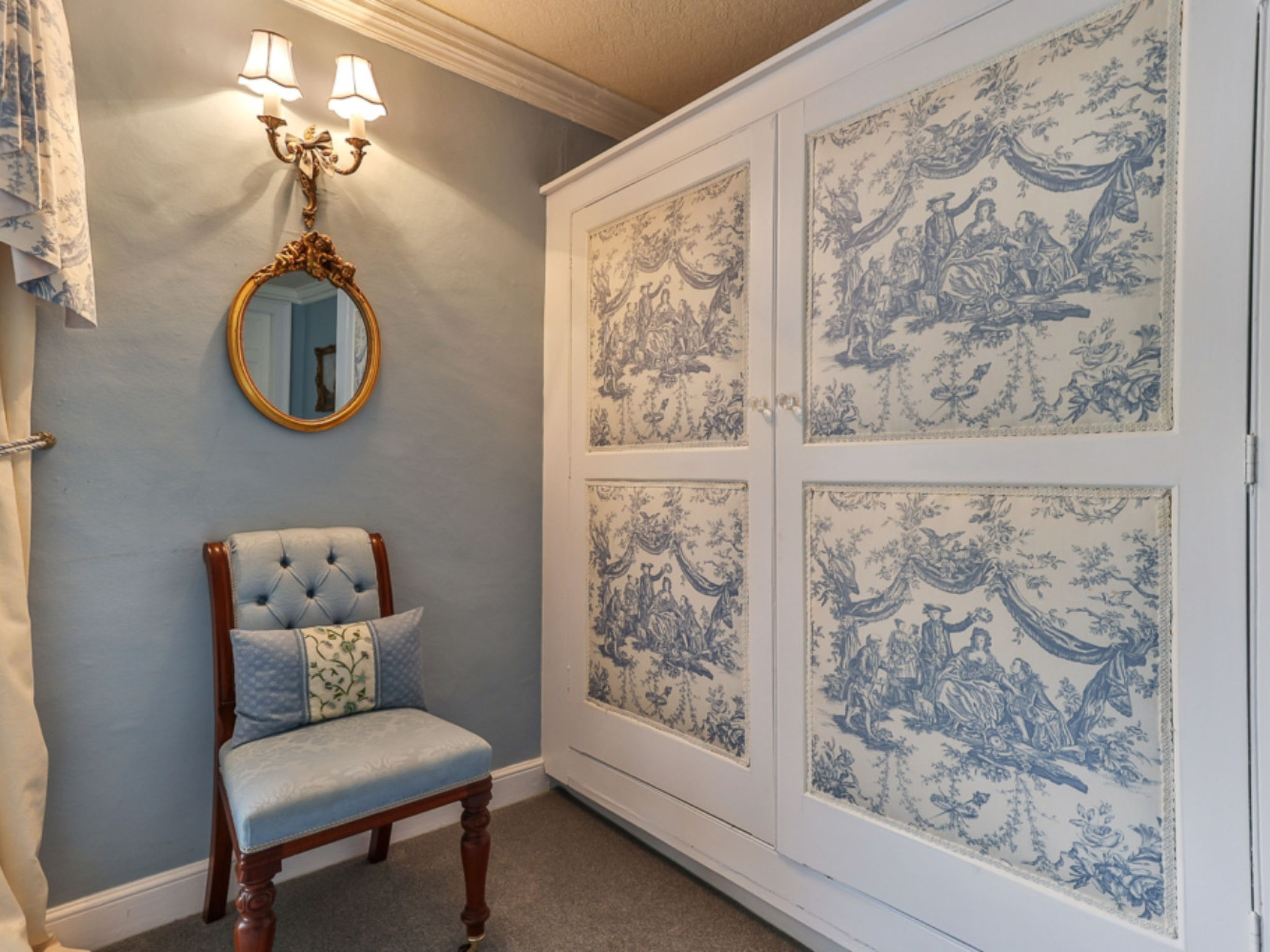 Walcot Hall-Inside