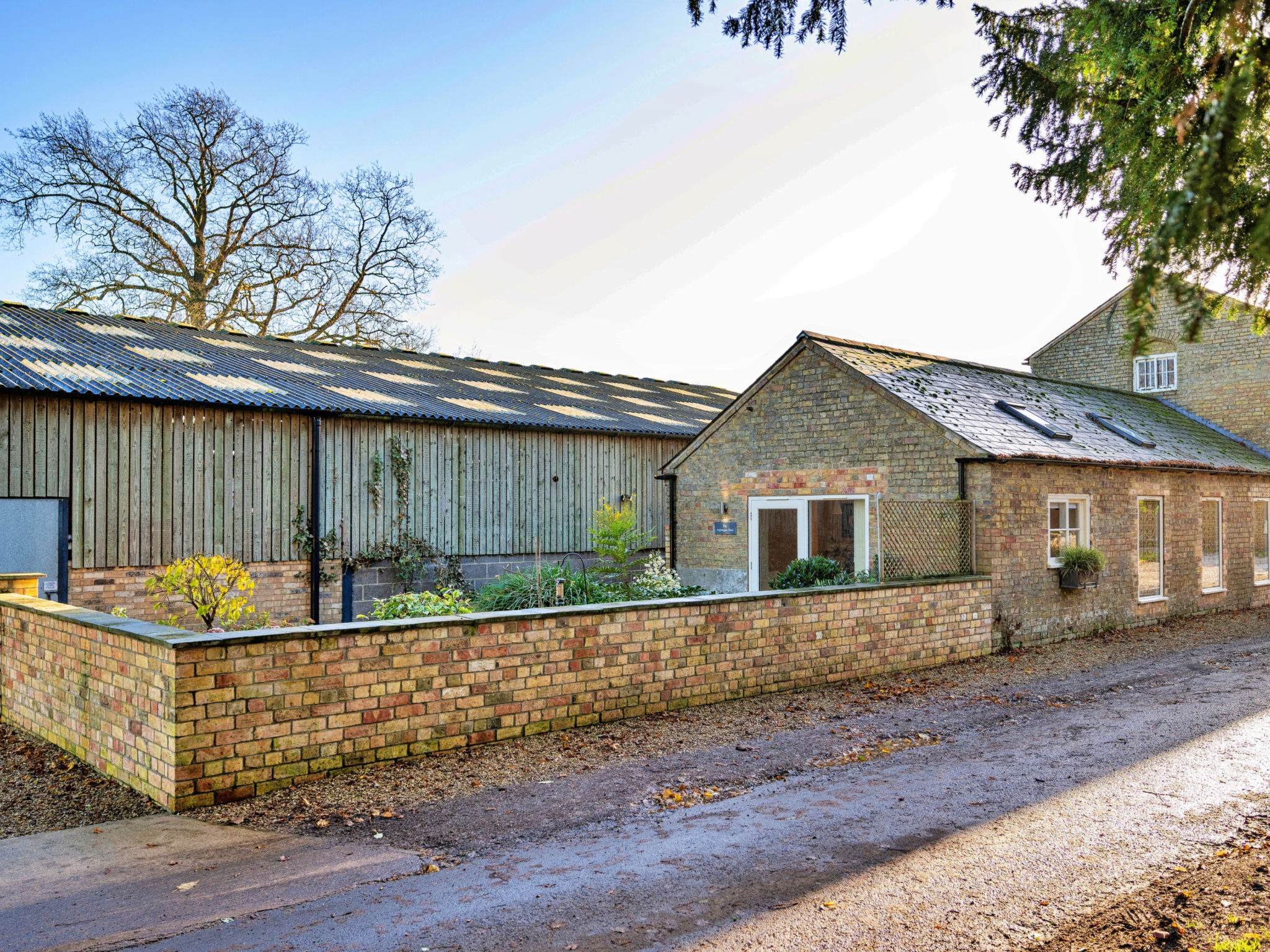 The Asparagus Shed - Outside