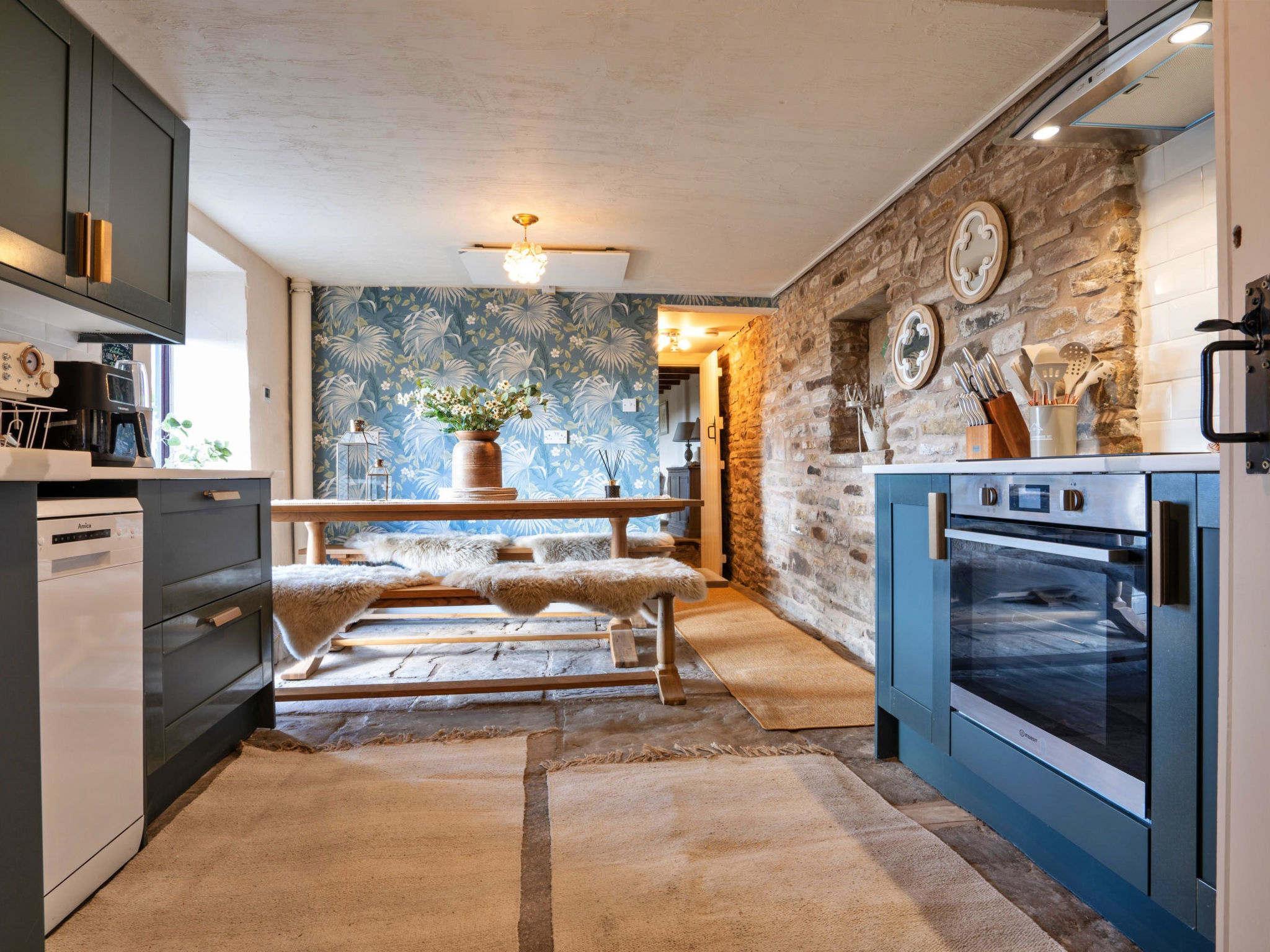 The Cottages Collection at Blackclough Farm-Binnen