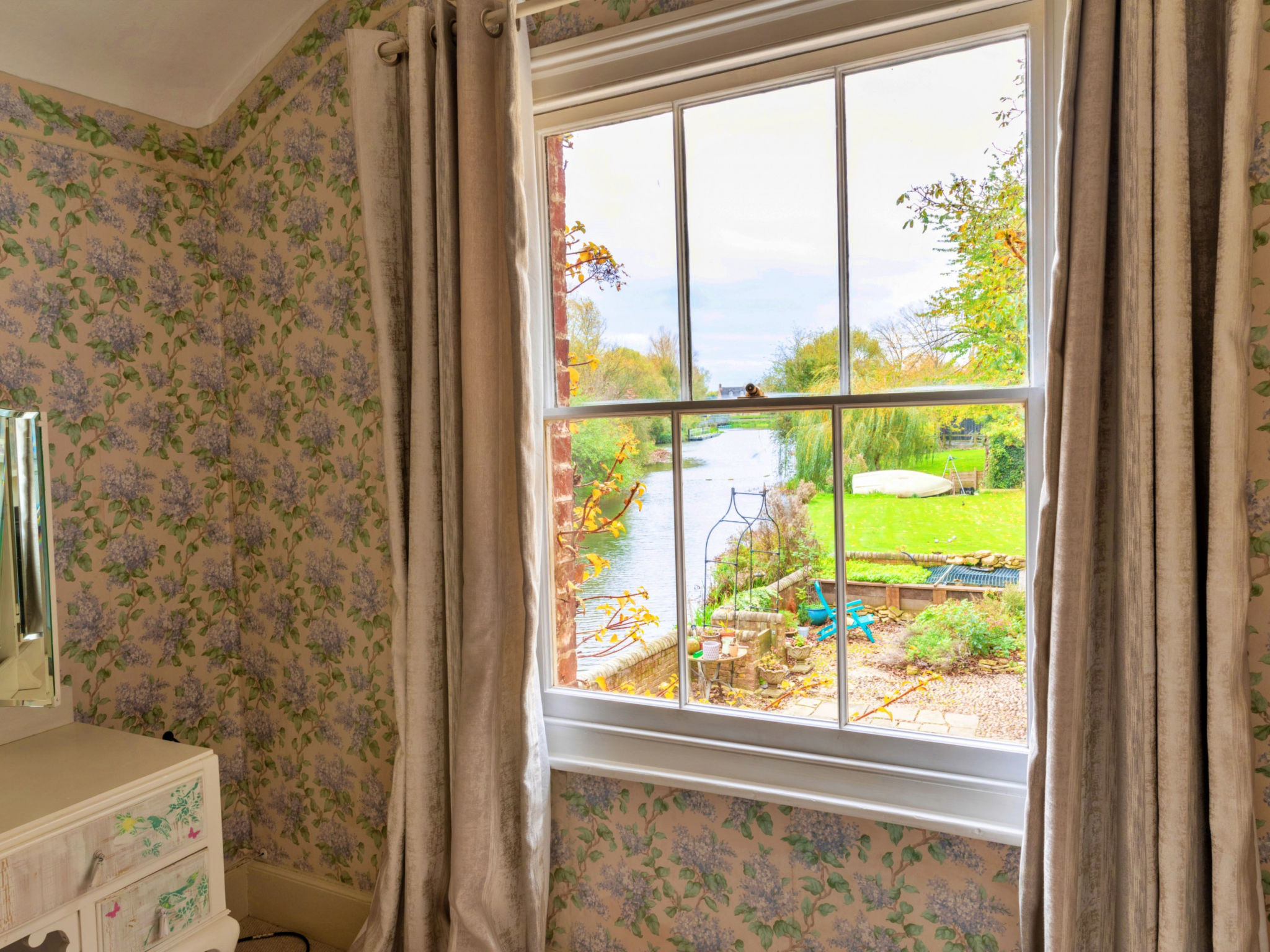 Islip Mill House - Beautiful Riverside Home-Drinnen