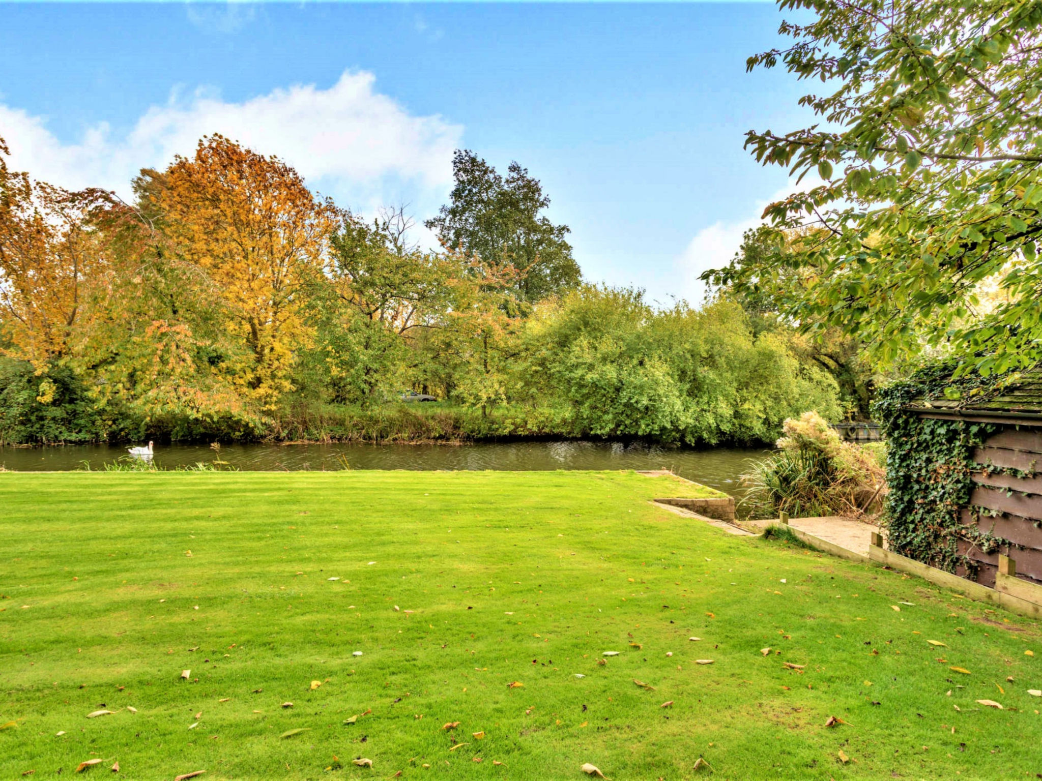 Islip Mill House - Beautiful Riverside Home-Draußen