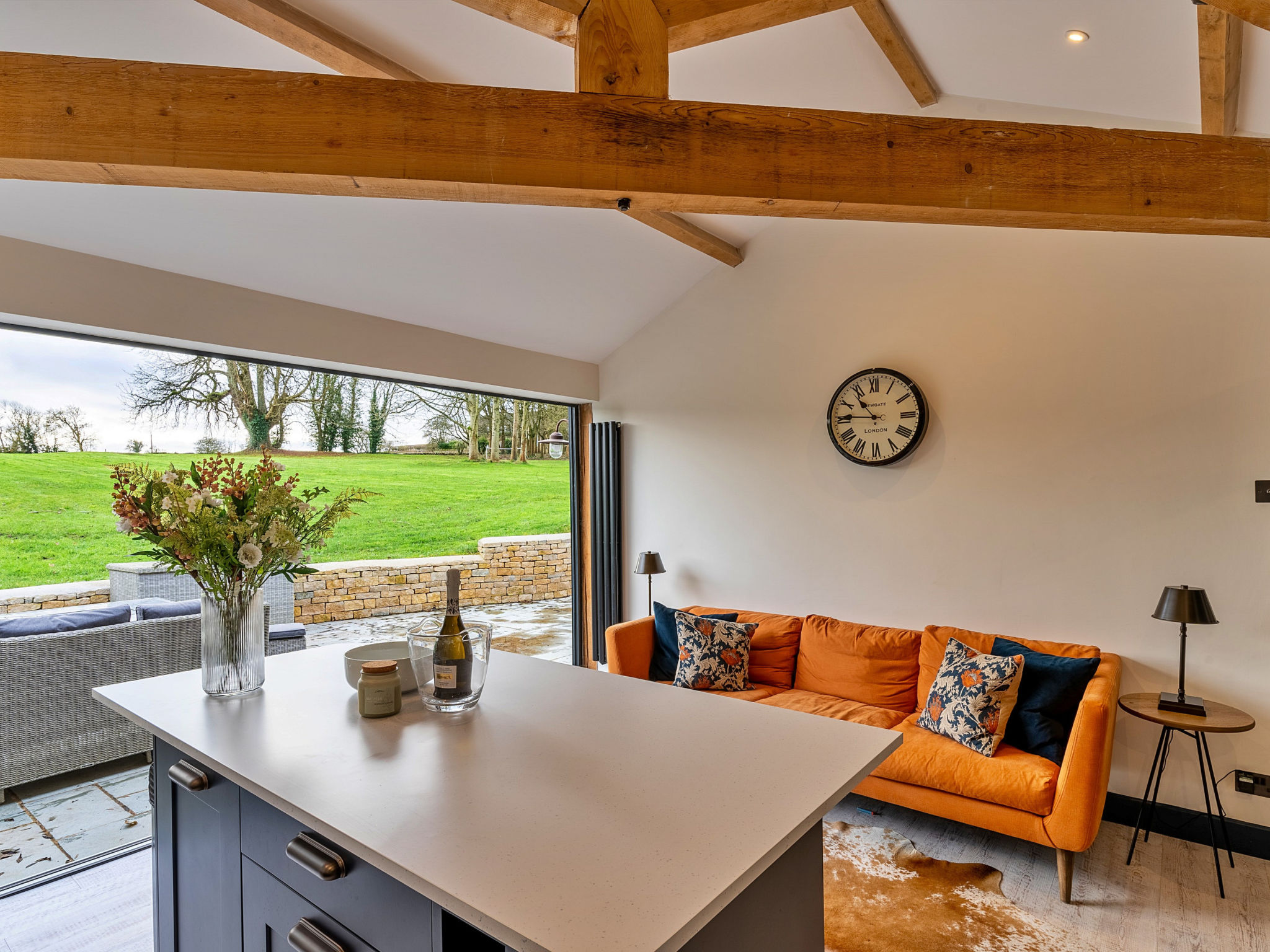 The Stables at Lilac Cottage-Binnen