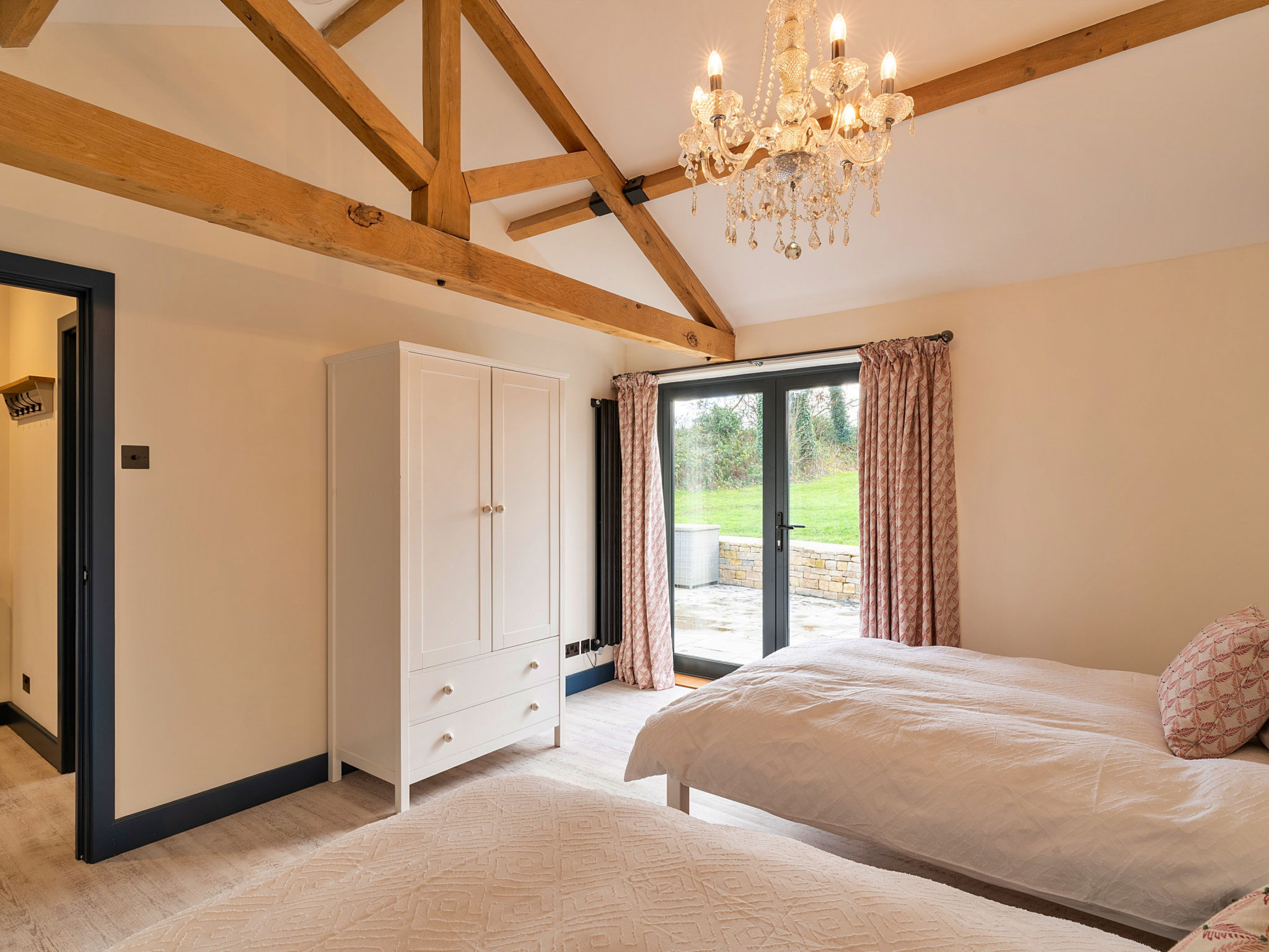 The Stables at Lilac Cottage-Binnen