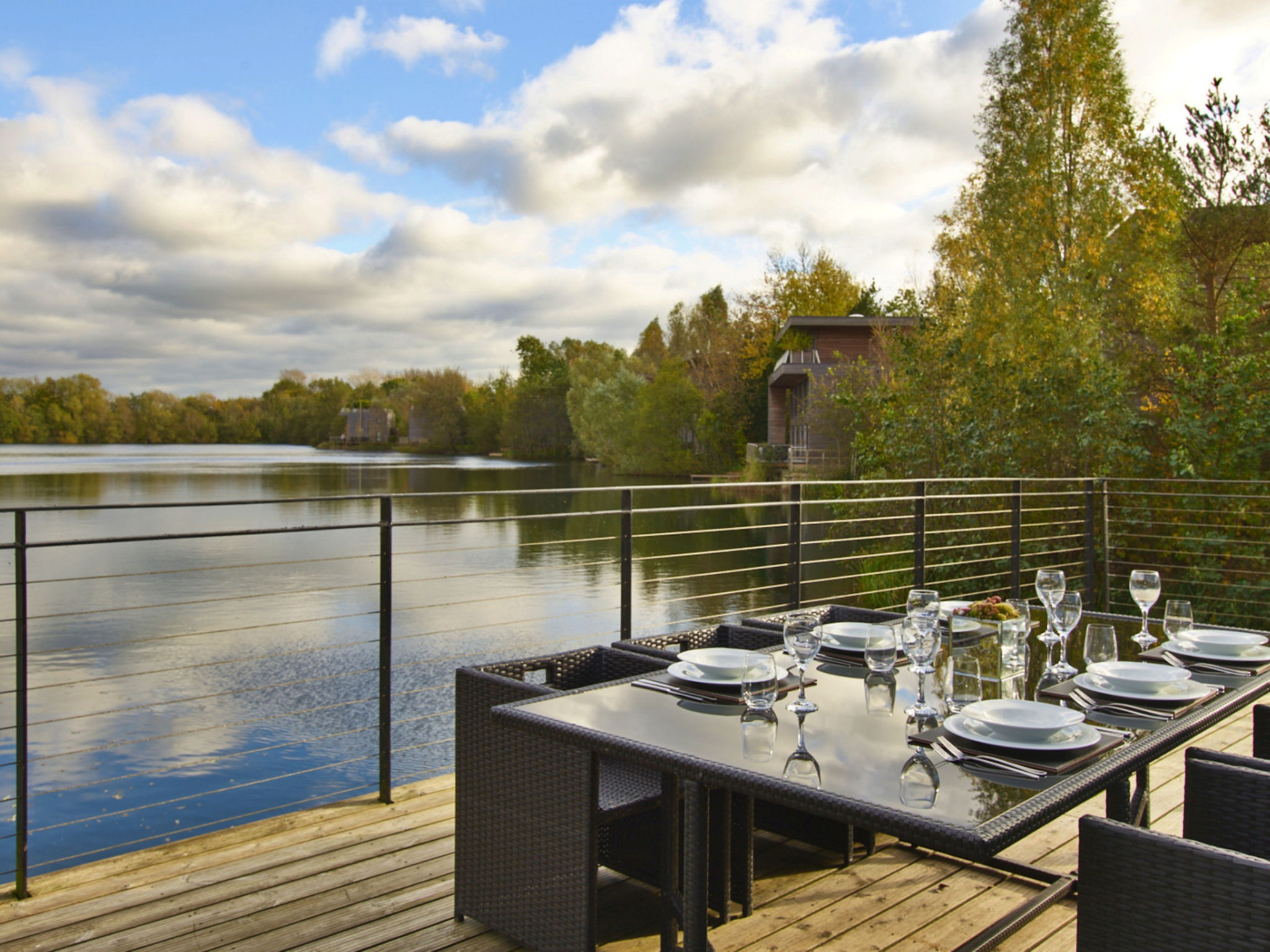 The Glass House at The Lakes by Yoo - Buiten