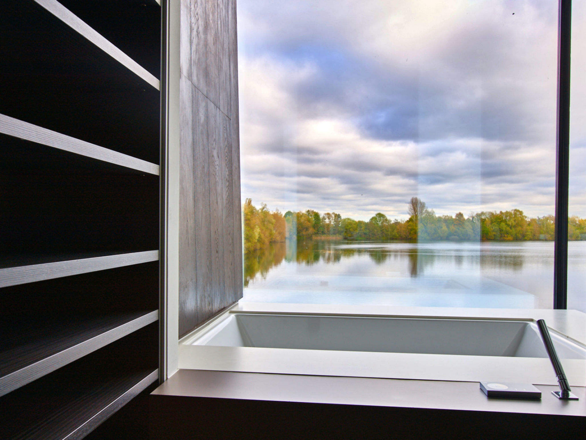 The Glass House at The Lakes by Yoo - Binnen