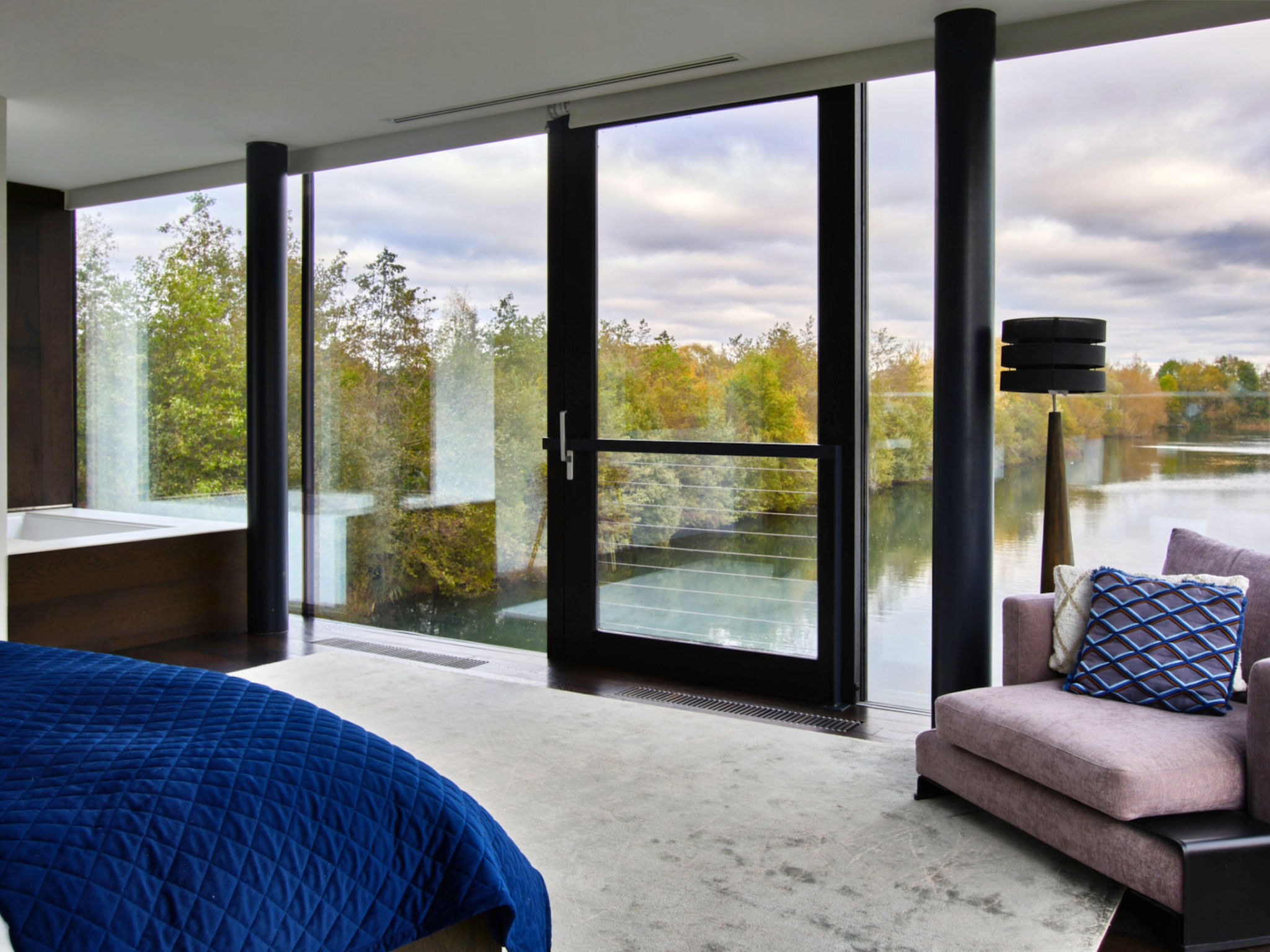 The Glass House at The Lakes by Yoo - Binnen