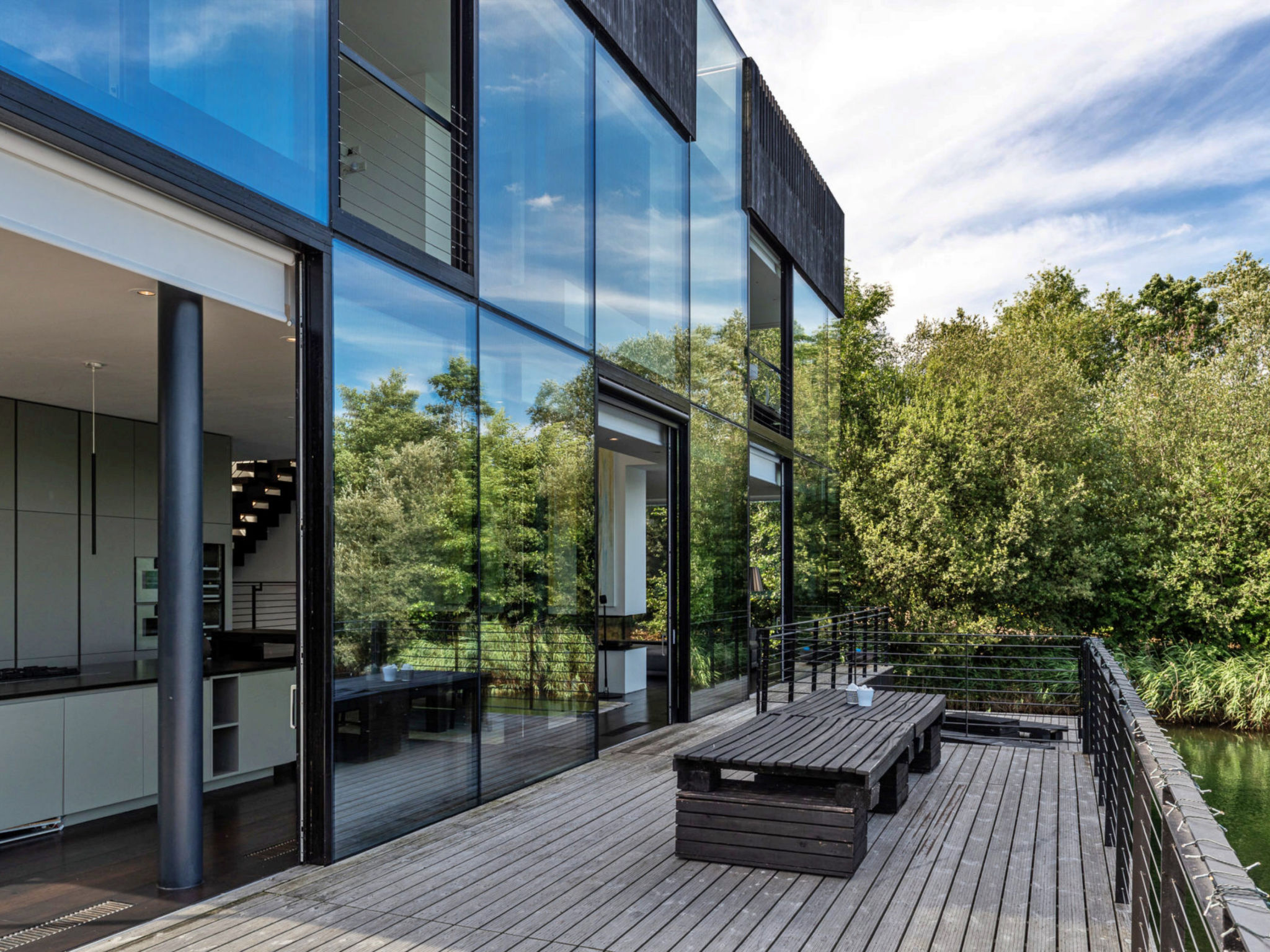 The Glass House at The Lakes by Yoo - Buiten