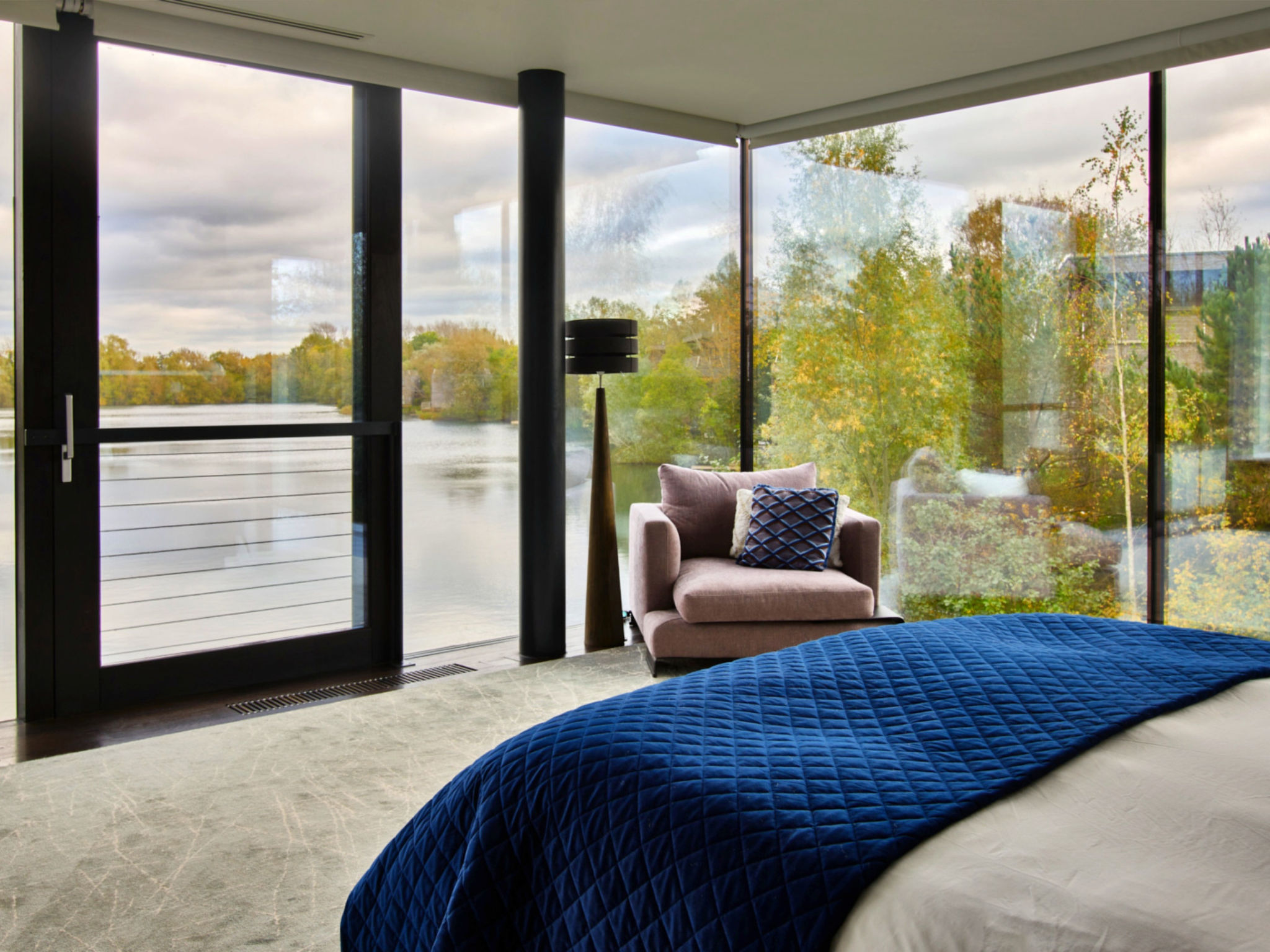 The Glass House at The Lakes by Yoo - Binnen