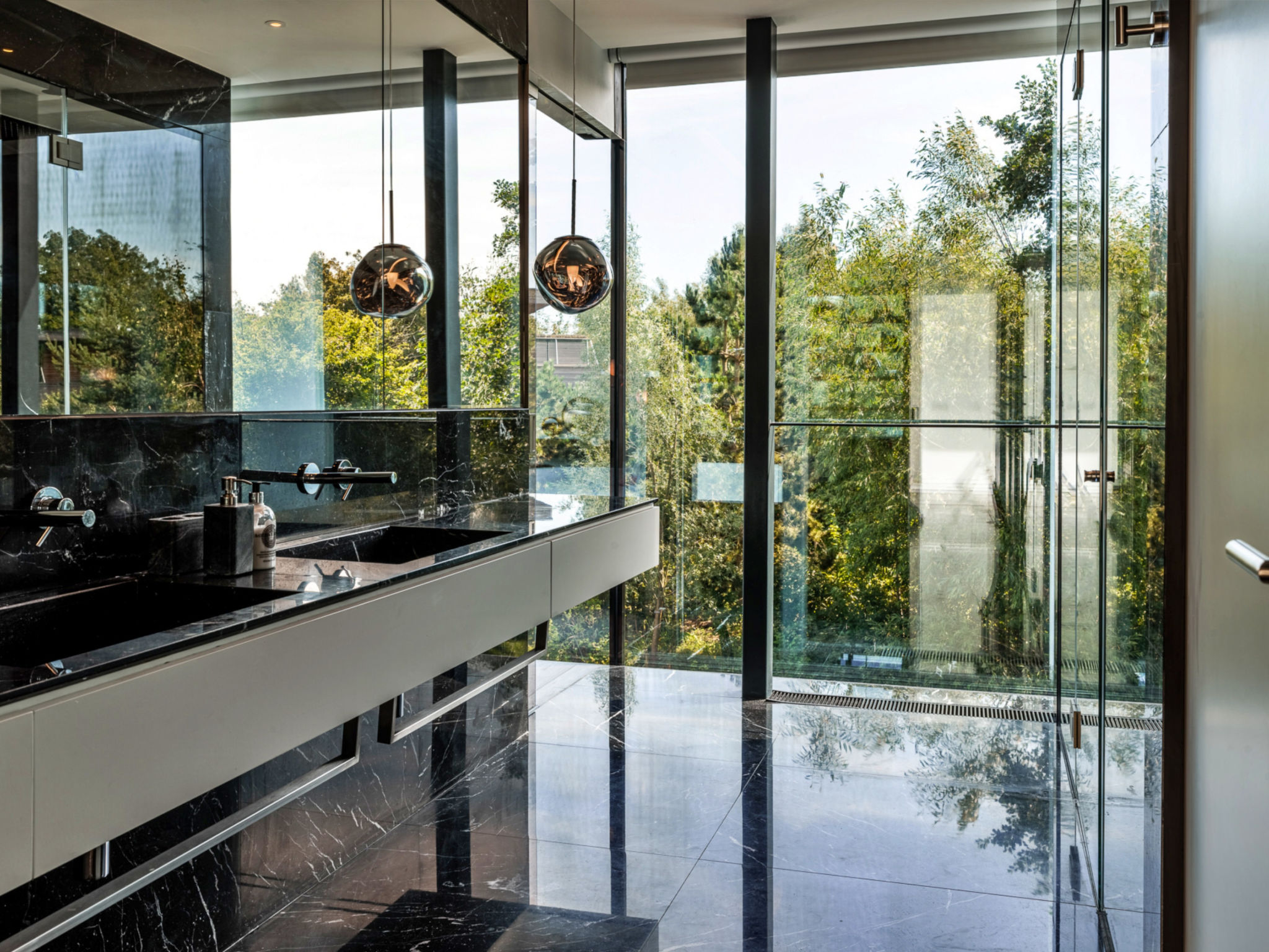 The Glass House at The Lakes by Yoo - Binnen