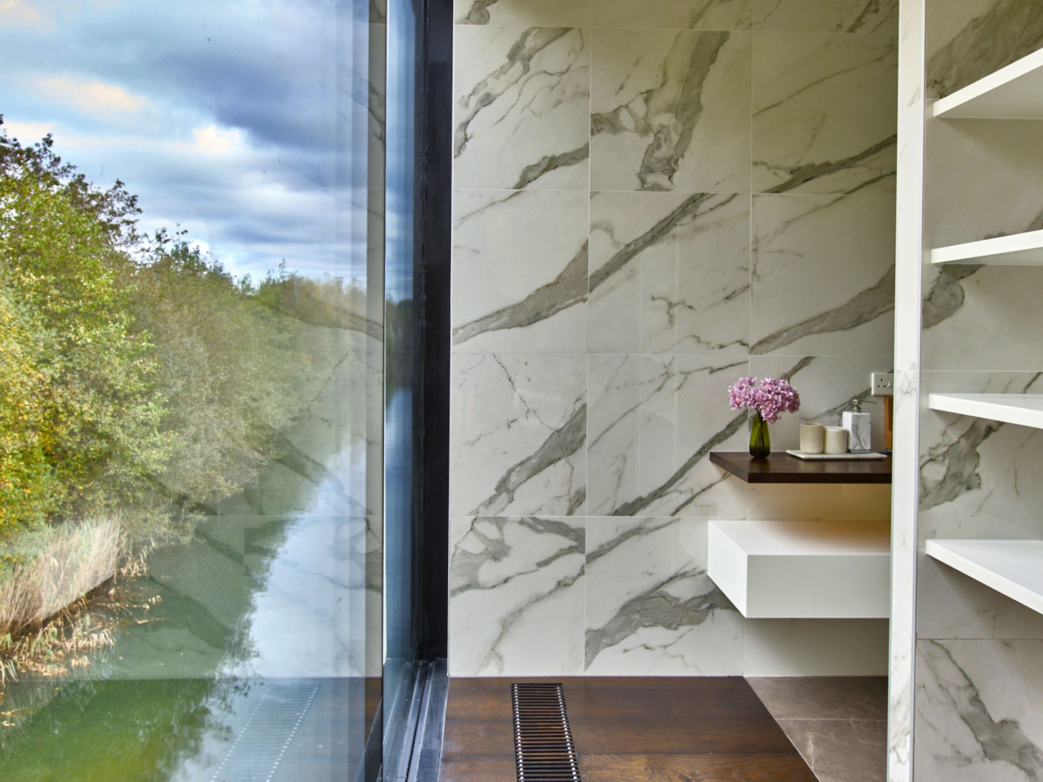 The Glass House at The Lakes by Yoo - Binnen