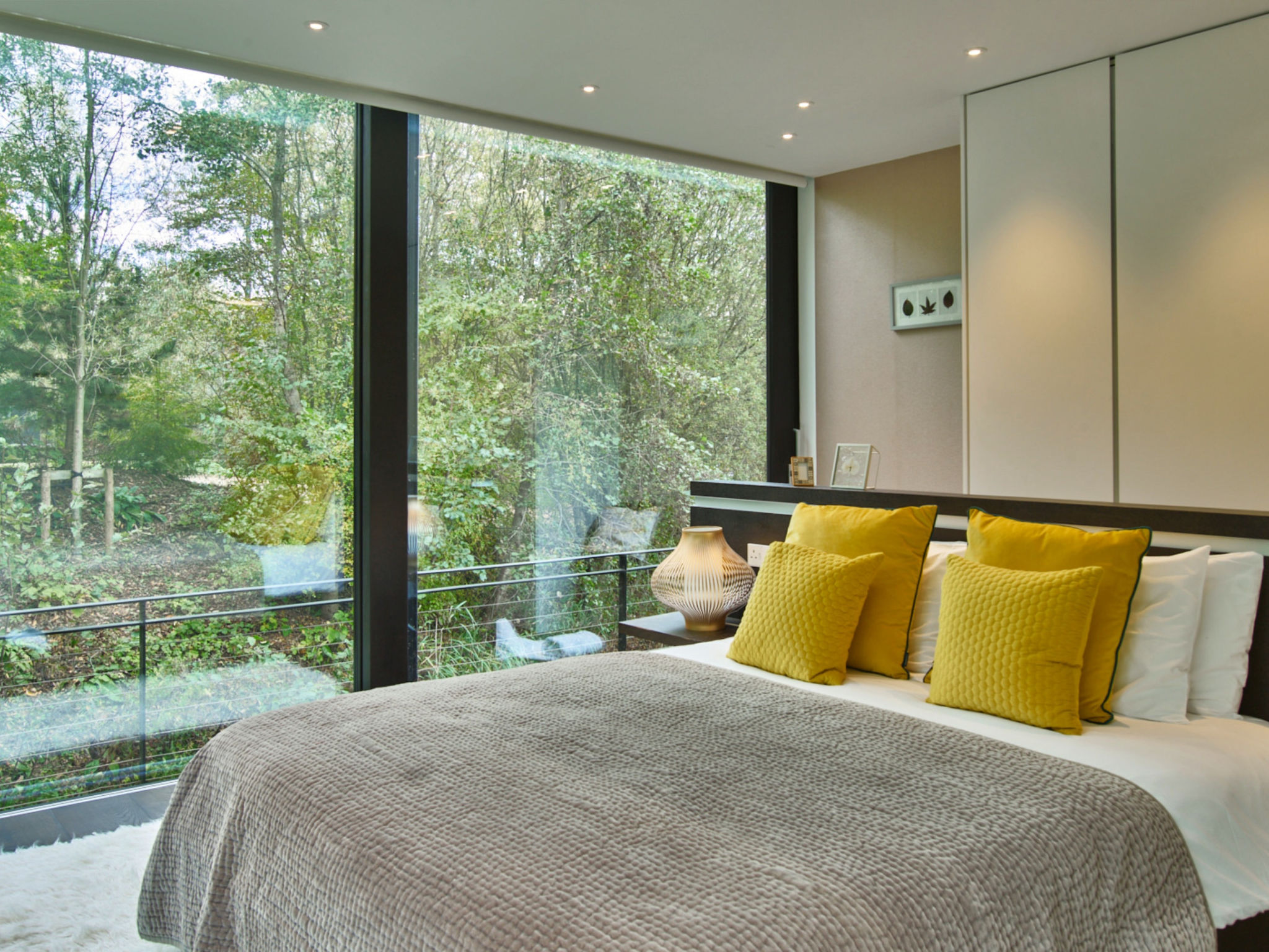 The Glass House at The Lakes by Yoo - Binnen