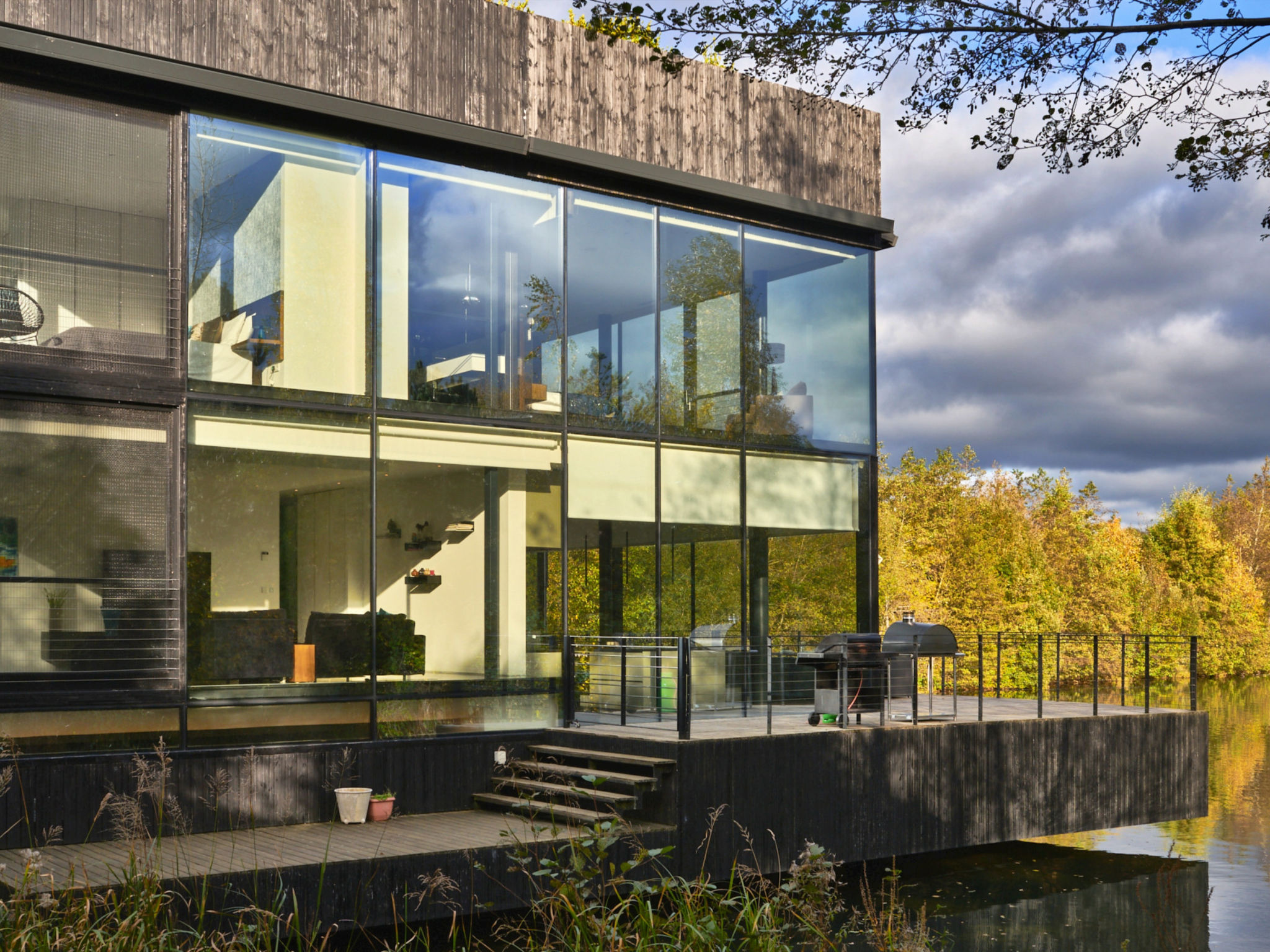 The Glass House at The Lakes by Yoo - Buiten