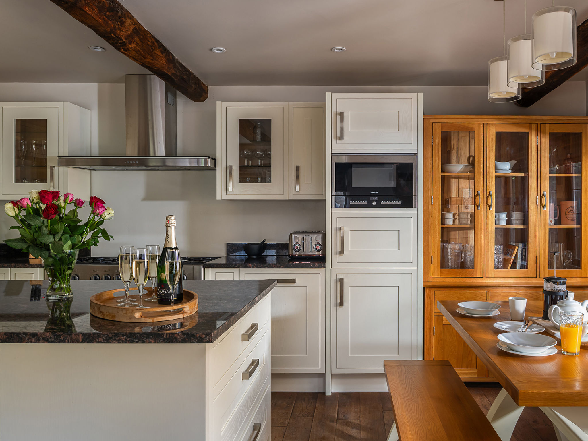 The Painswick Retreat - Binnen