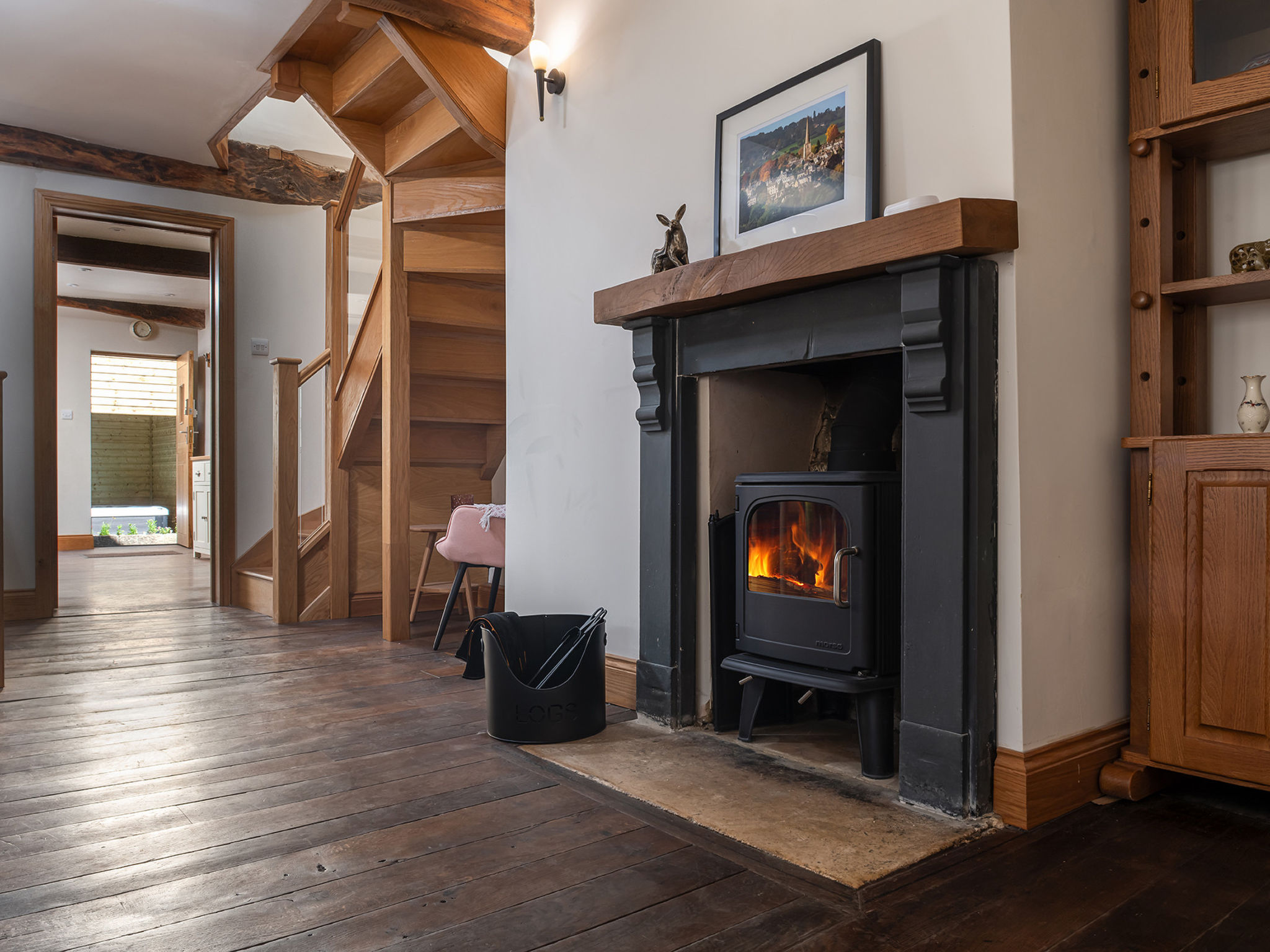 The Painswick Retreat - Binnen