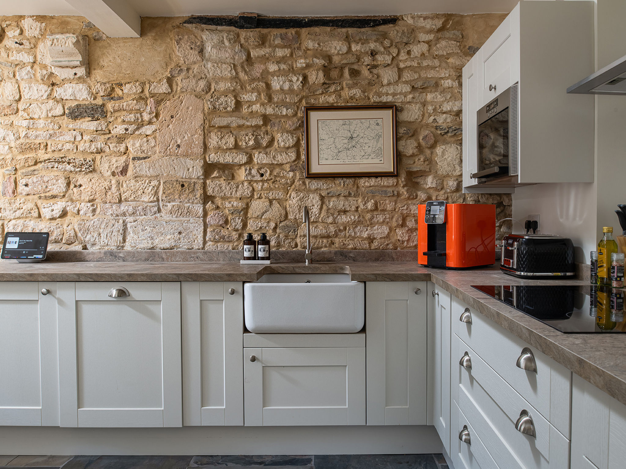 The Painswick Retreat - Binnen