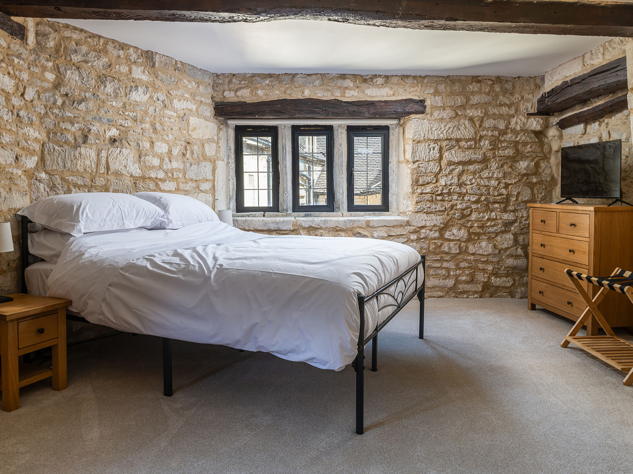 The Painswick Retreat - Binnen