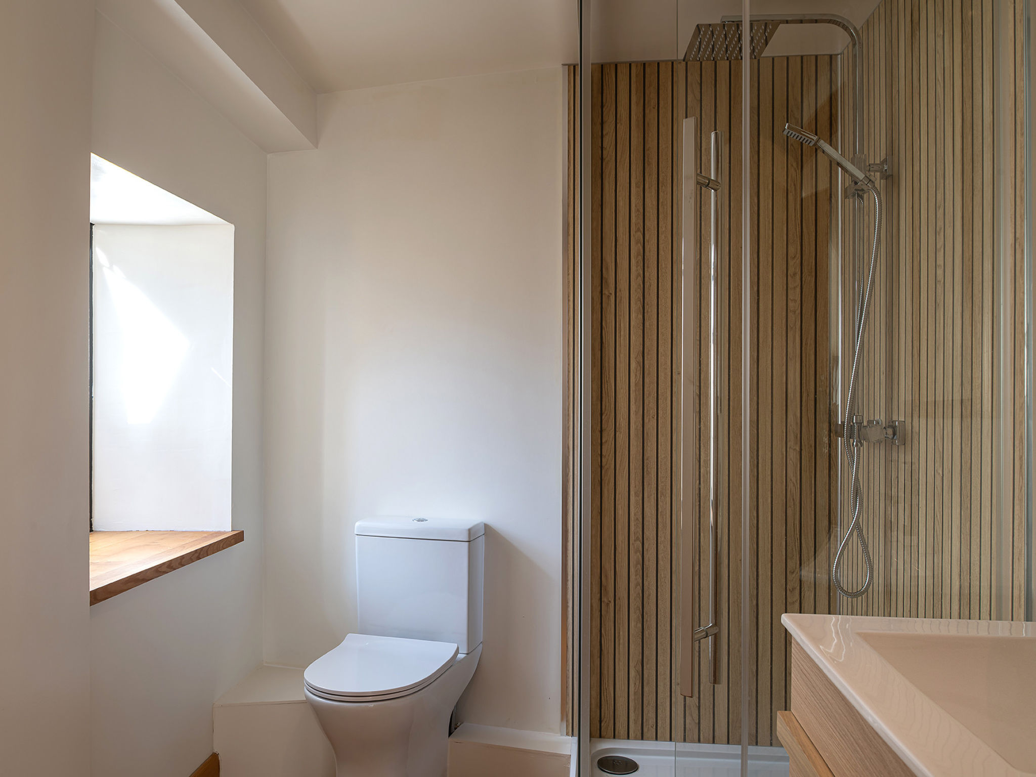 The Painswick Retreat - Binnen