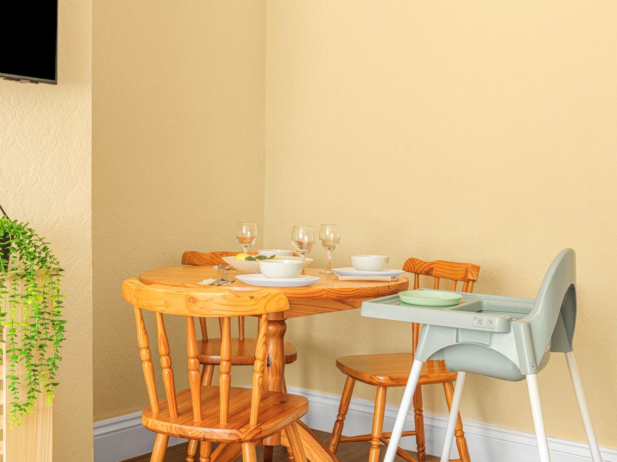 "3-Bett-Haus mit Parkplatz und Büro"-Image-tags.info