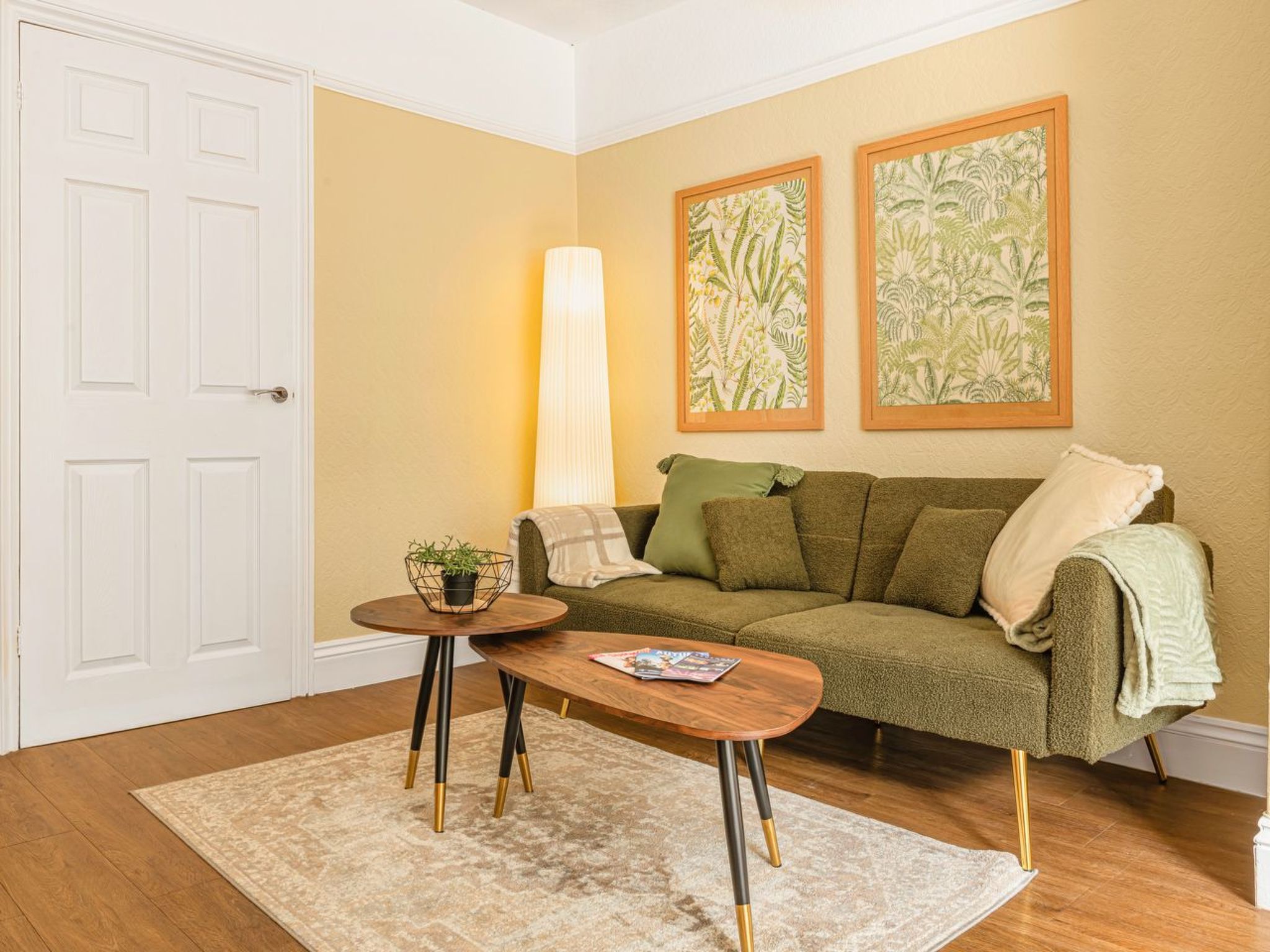 "3-Bett-Haus mit Parkplatz und Büro"-Image-tags.info