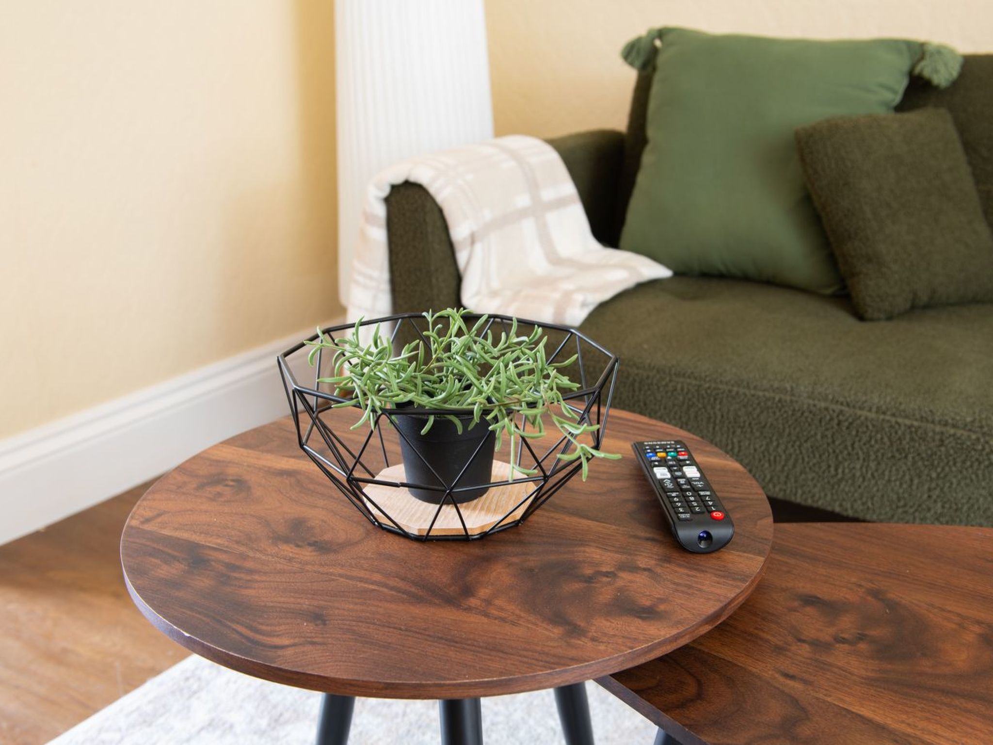 "3-Bett-Haus mit Parkplatz und Büro"-Image-tags.info