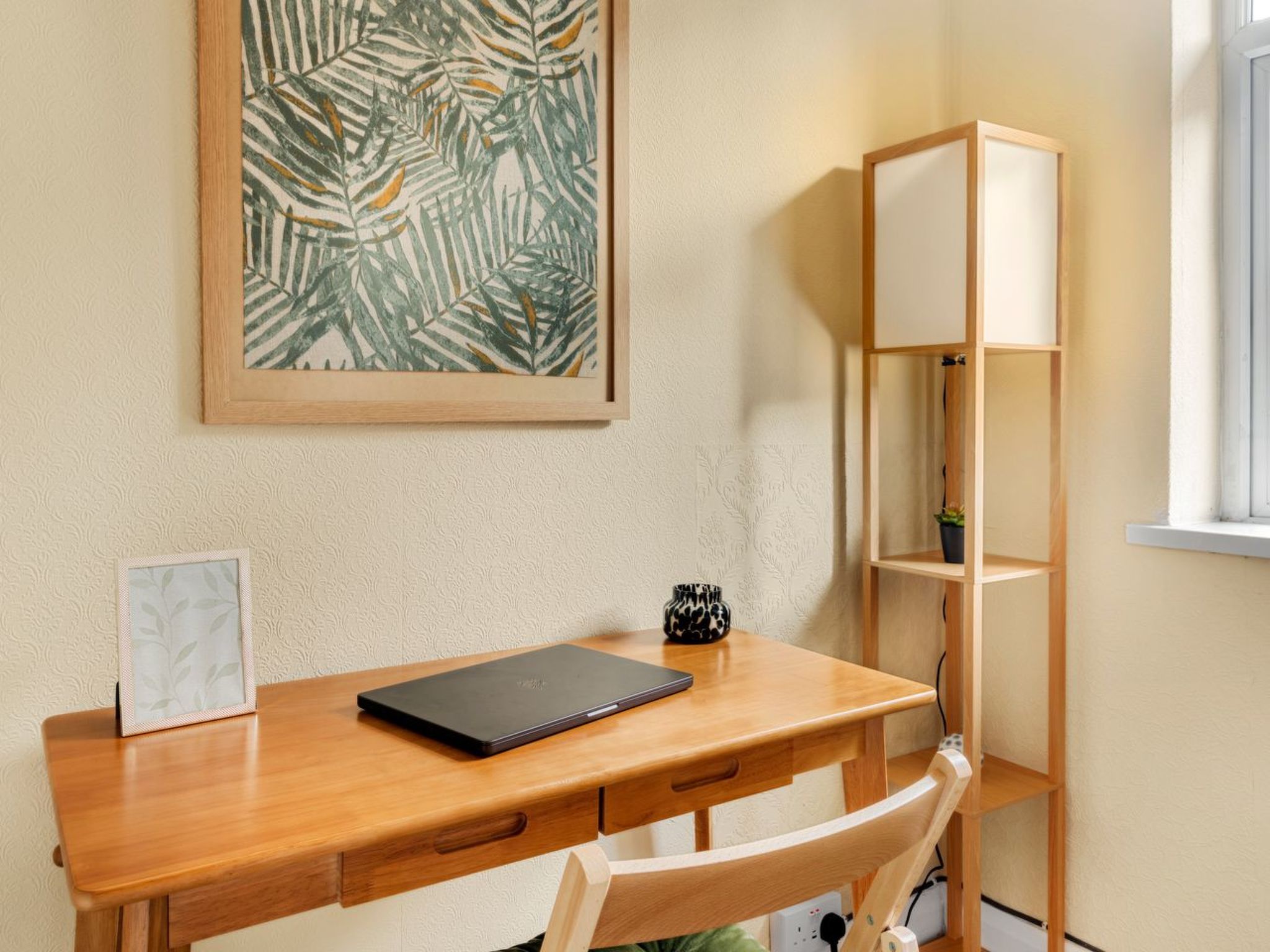 "3-Bett-Haus mit Parkplatz und Büro"-Image-tags.info