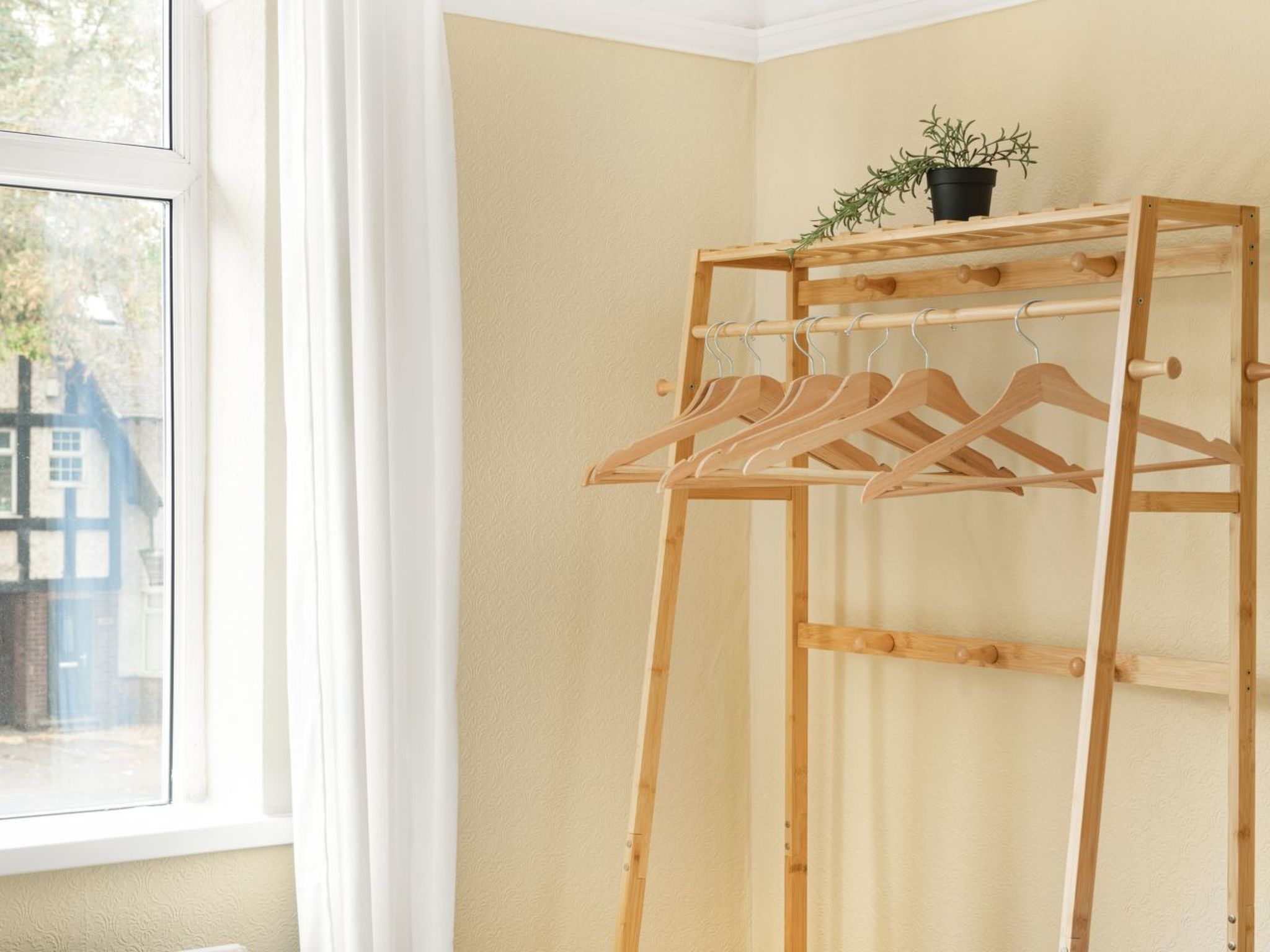 "3-Bett-Haus mit Parkplatz und Büro"-Image-tags.info