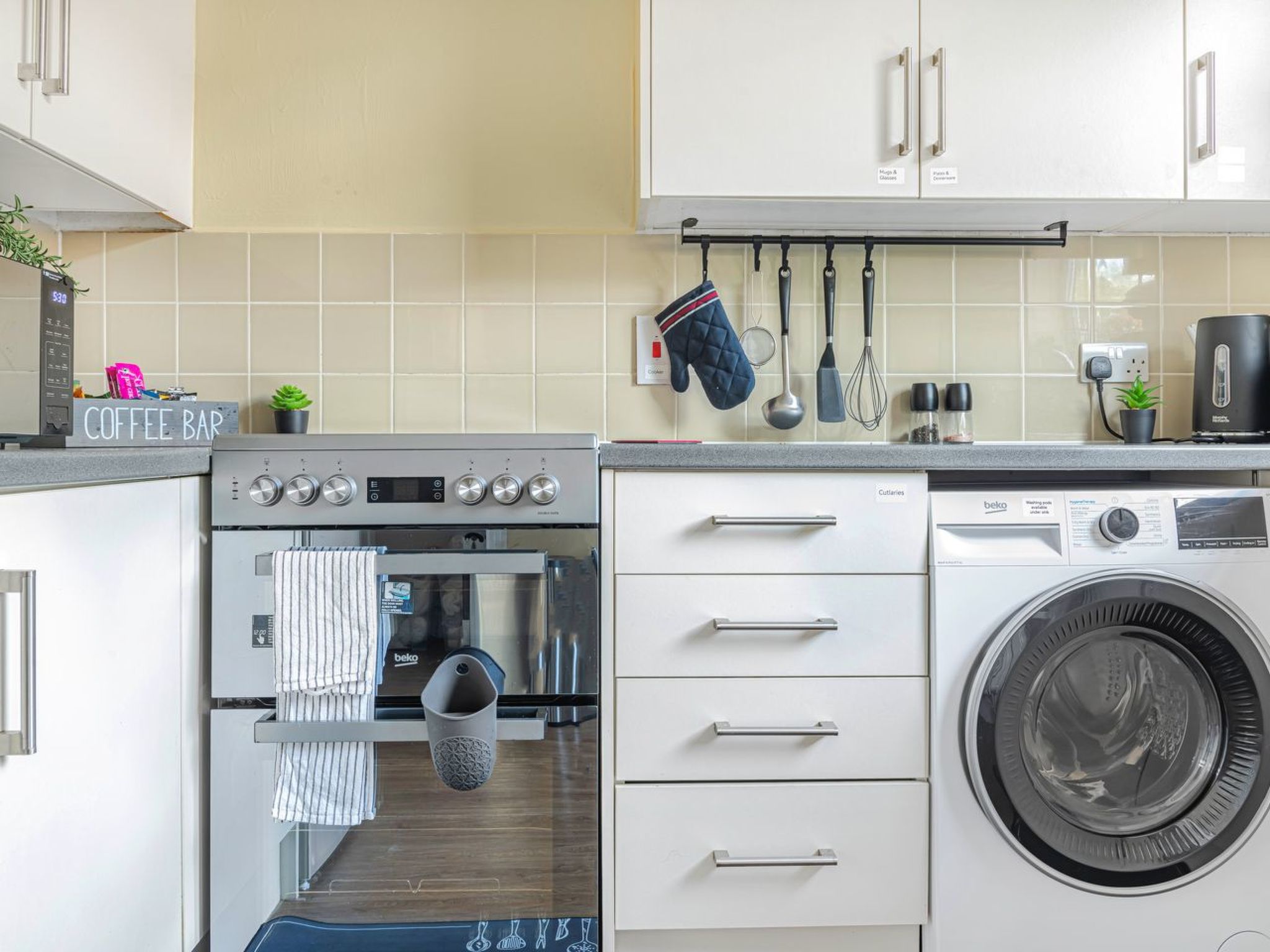 "3-Bett-Haus mit Parkplatz und Büro"-Image-tags.info