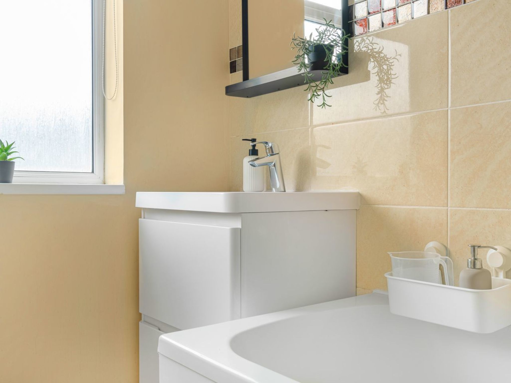 "3-Bett-Haus mit Parkplatz und Büro"-Image-tags.info