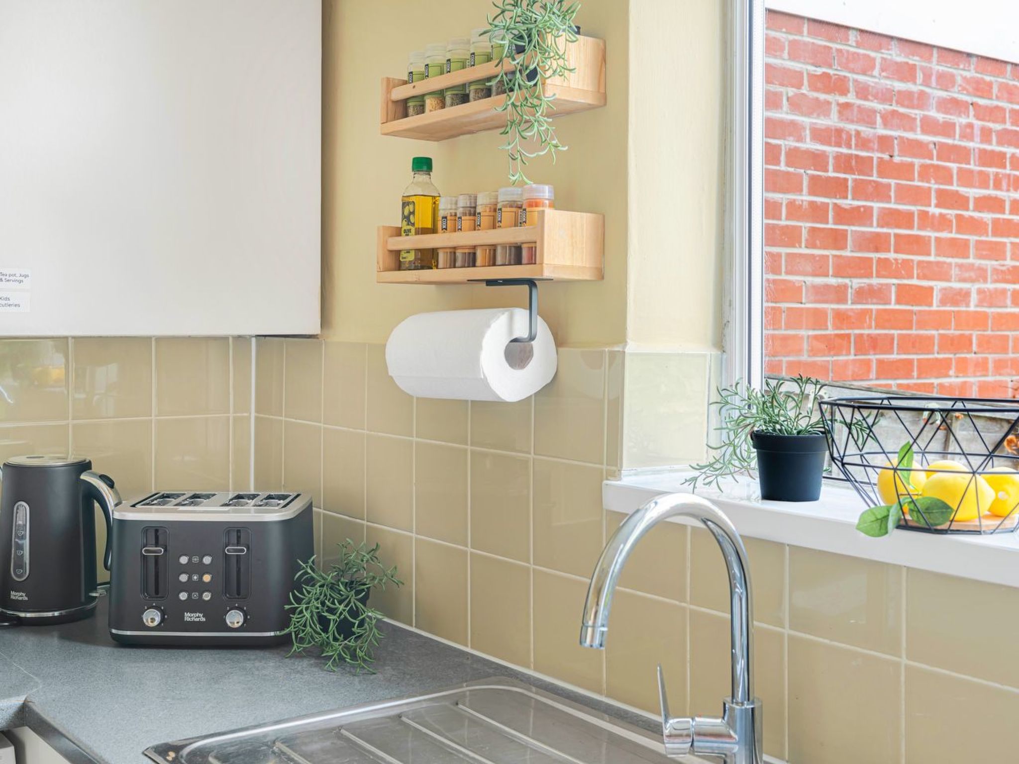 "3-Bett-Haus mit Parkplatz und Büro"-Image-tags.info