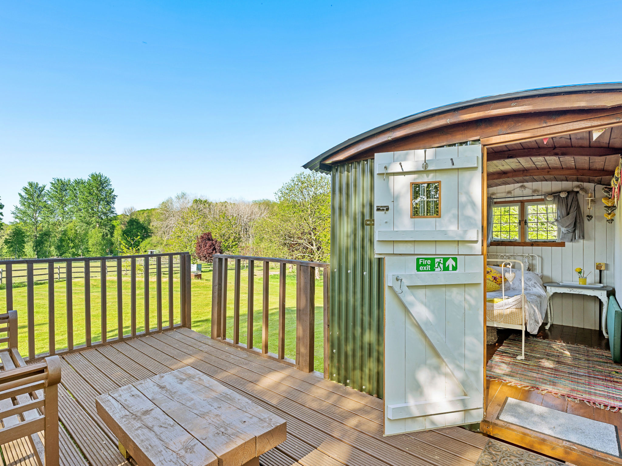 Shepherd's Hut at Hilltop Farm-Buiten