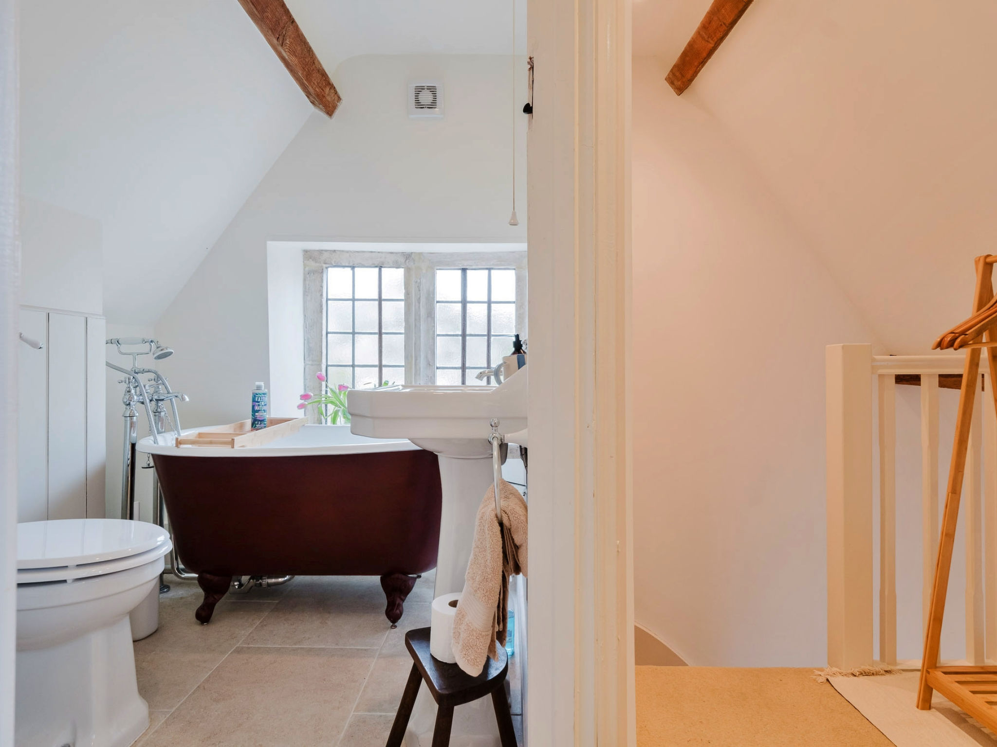 Courtside Cottage-Binnen