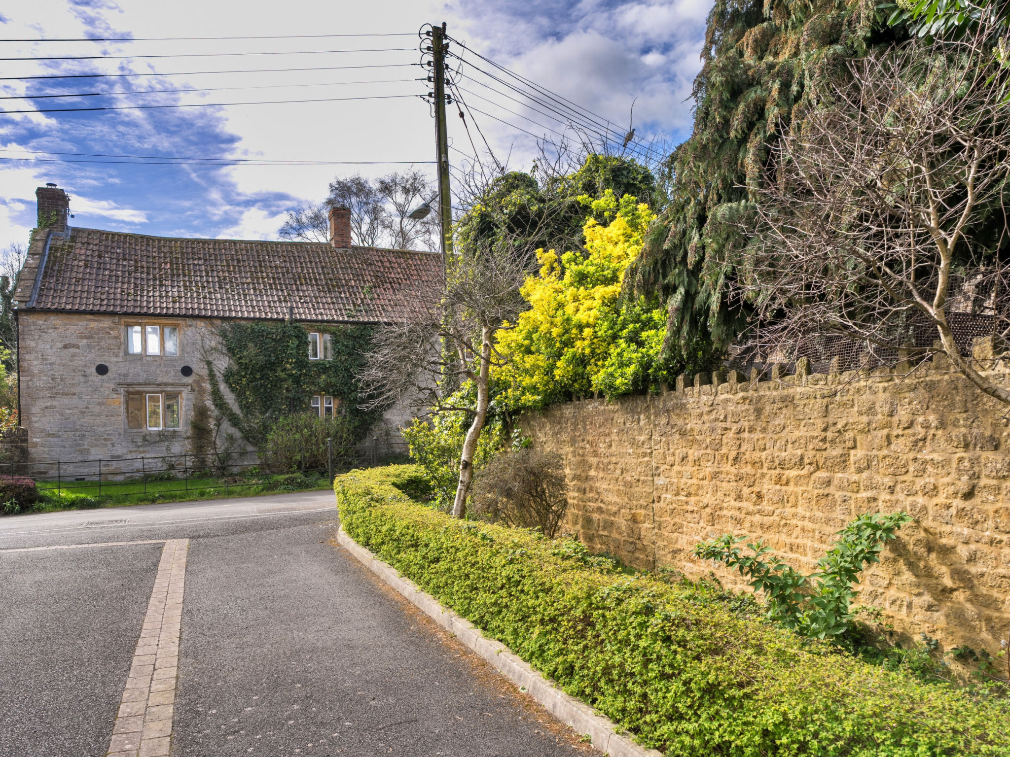Hollies Coach House