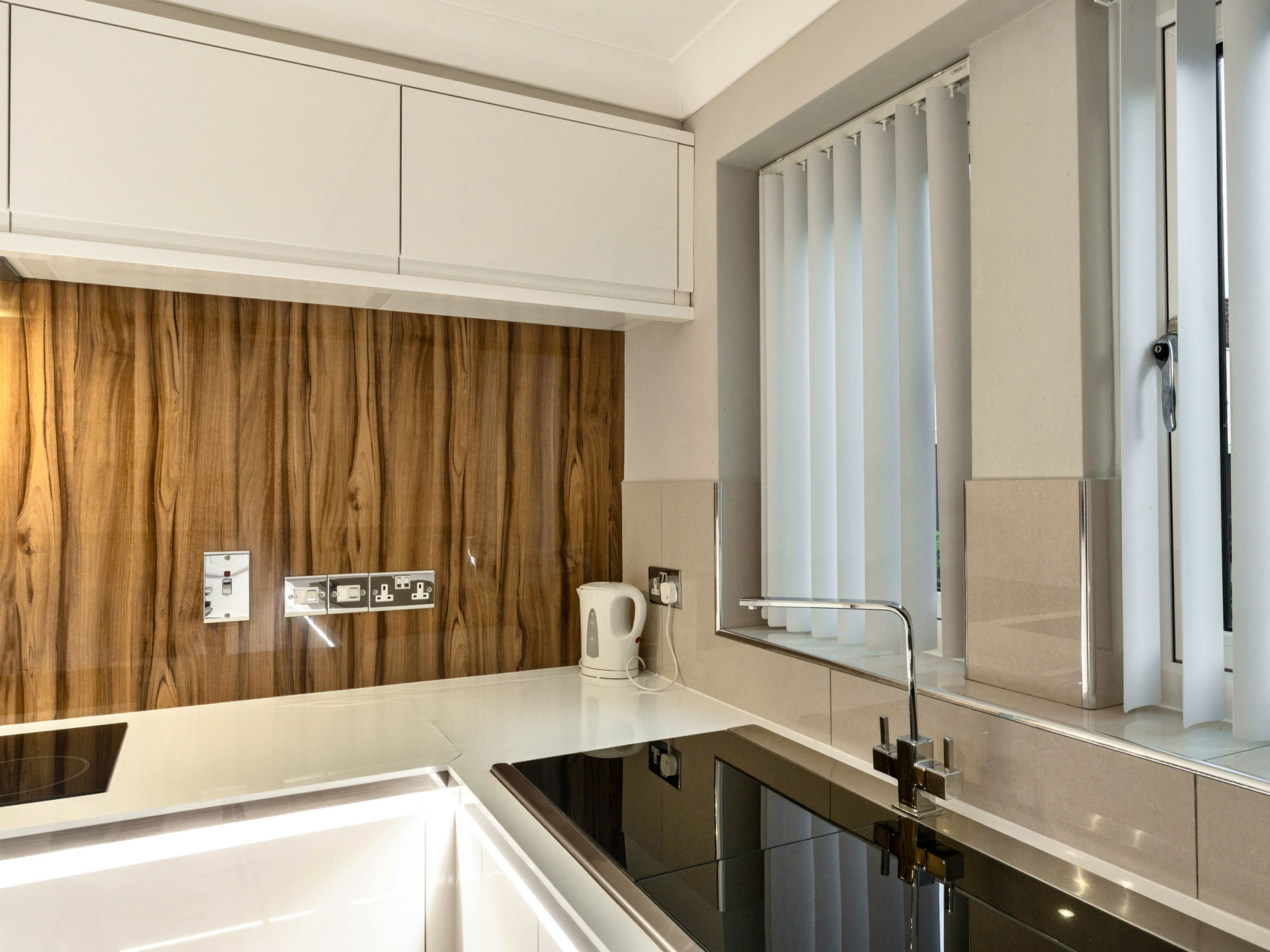 Hollies Cottage, Willow (2 bed) - Binnen