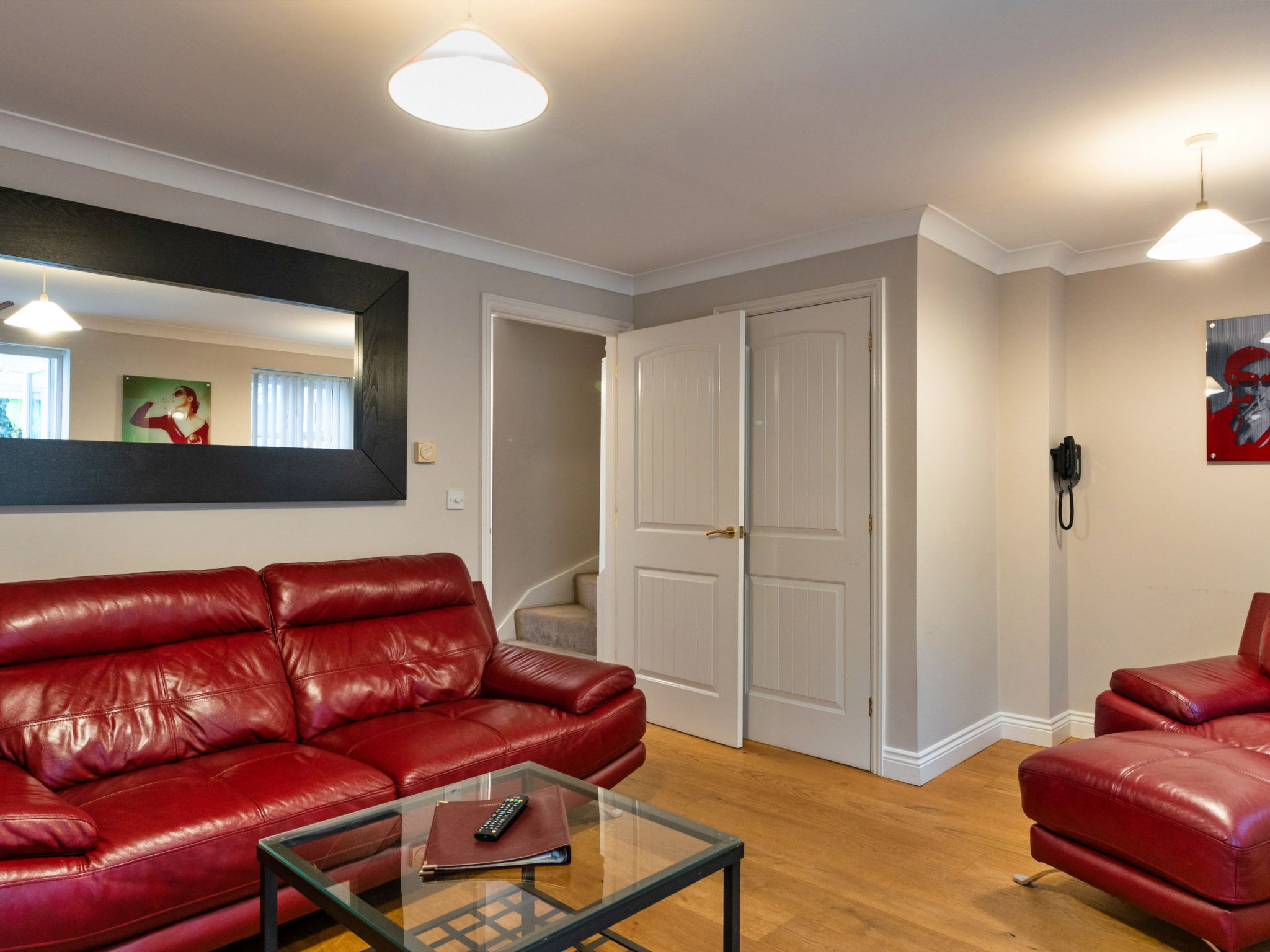 Hollies Cottage, Willow (2 bed) - Binnen