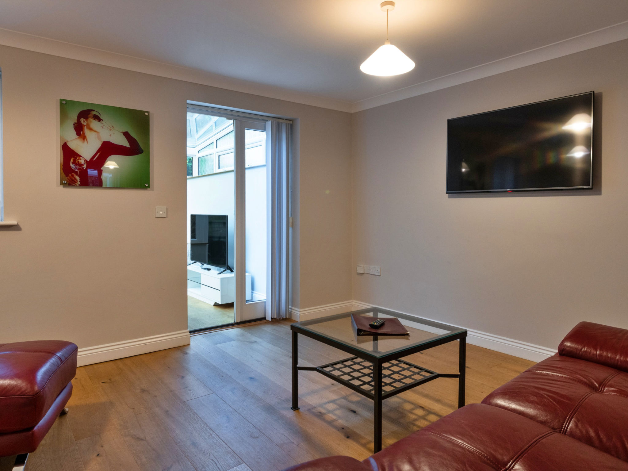 Hollies Cottage, Willow (2 bed) - Binnen