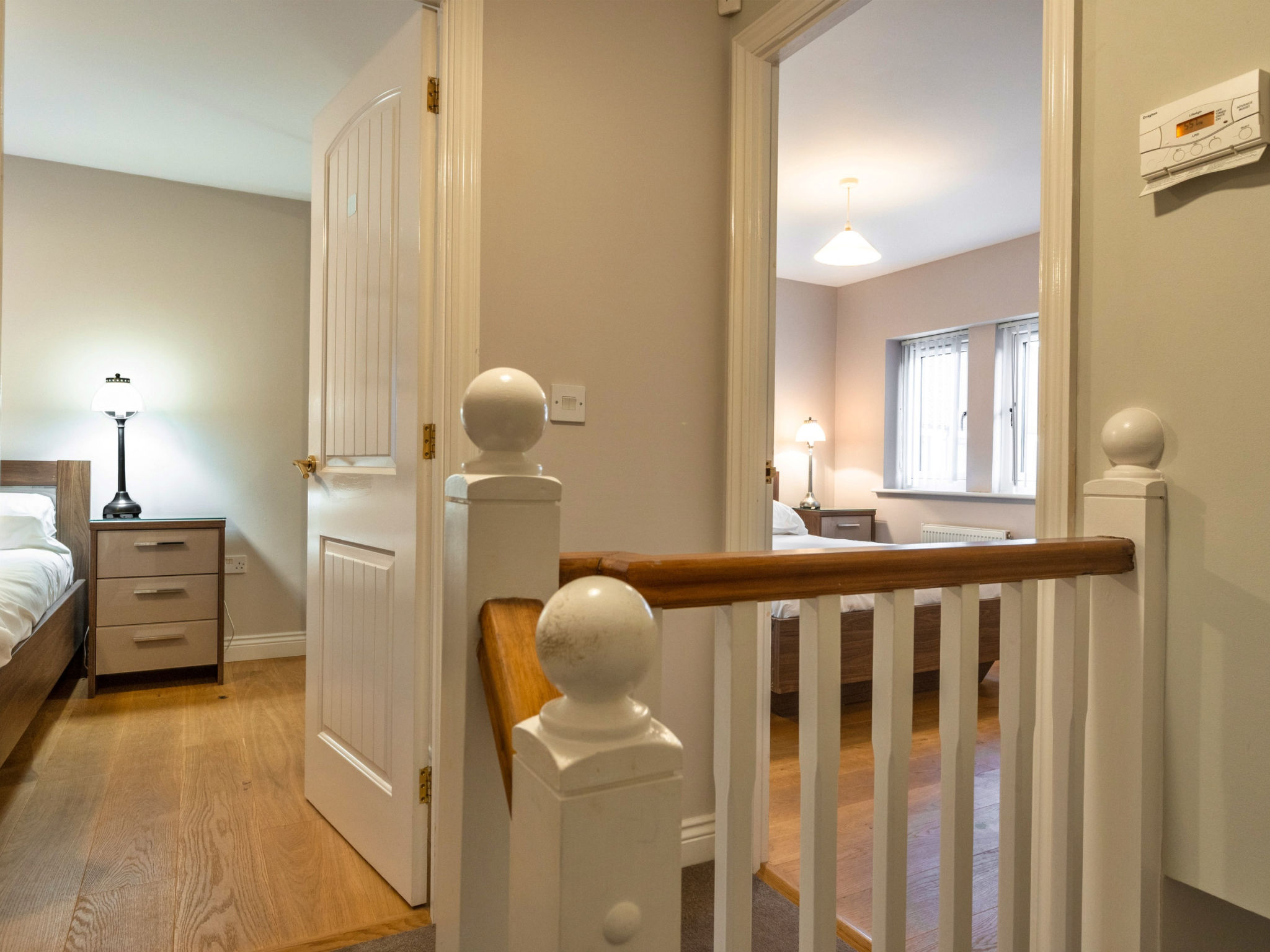 Hollies Cottage, Willow (2 bed) - Binnen