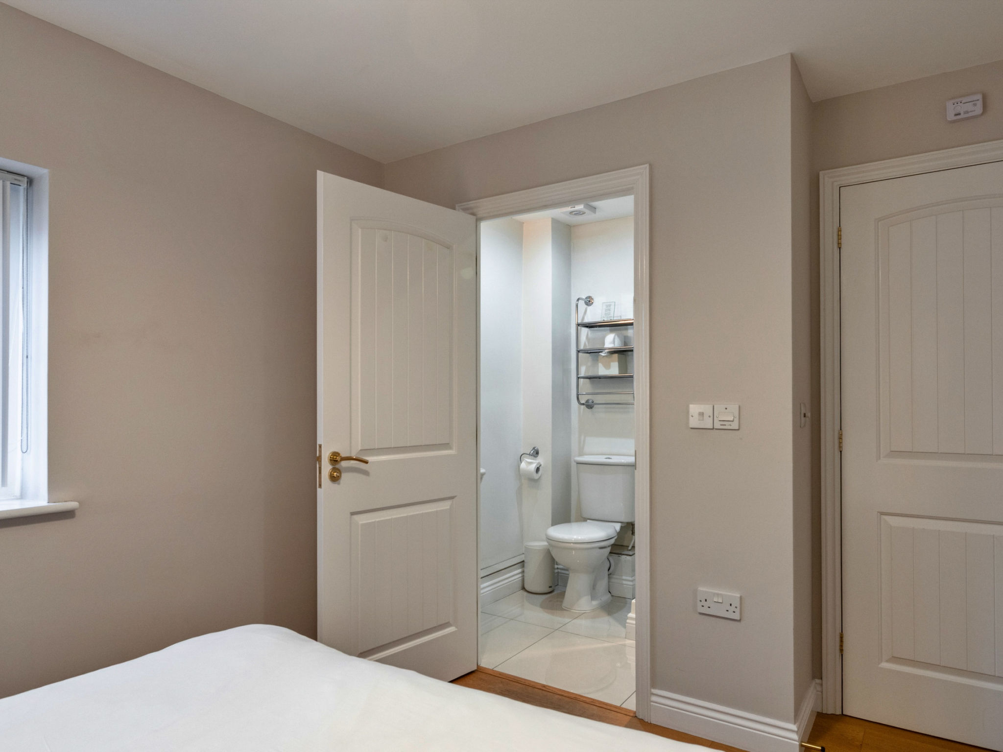 Hollies Cottage, Willow (2 bed) - Binnen