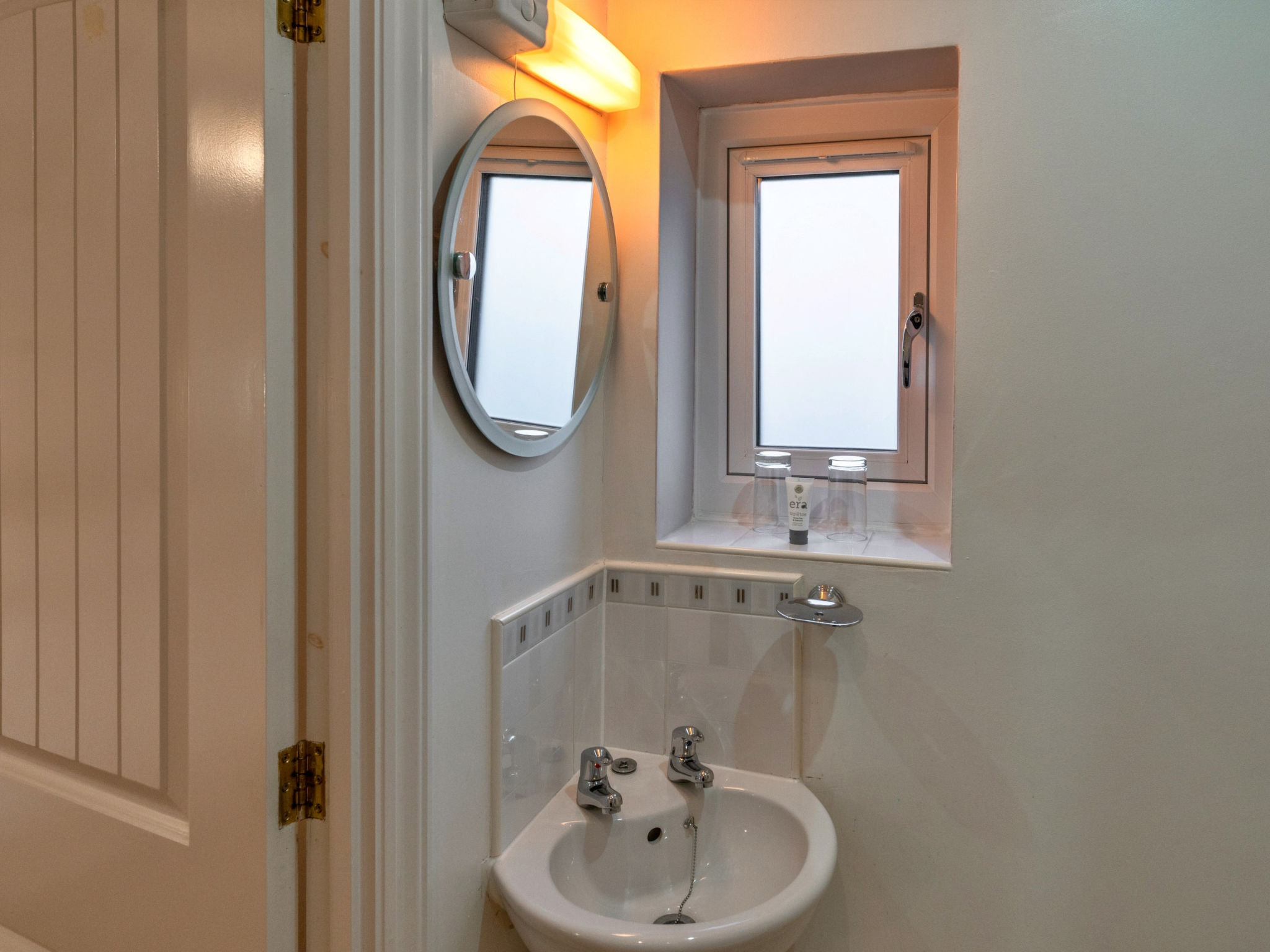 Hollies Cottage, Willow (2 bed) - Binnen
