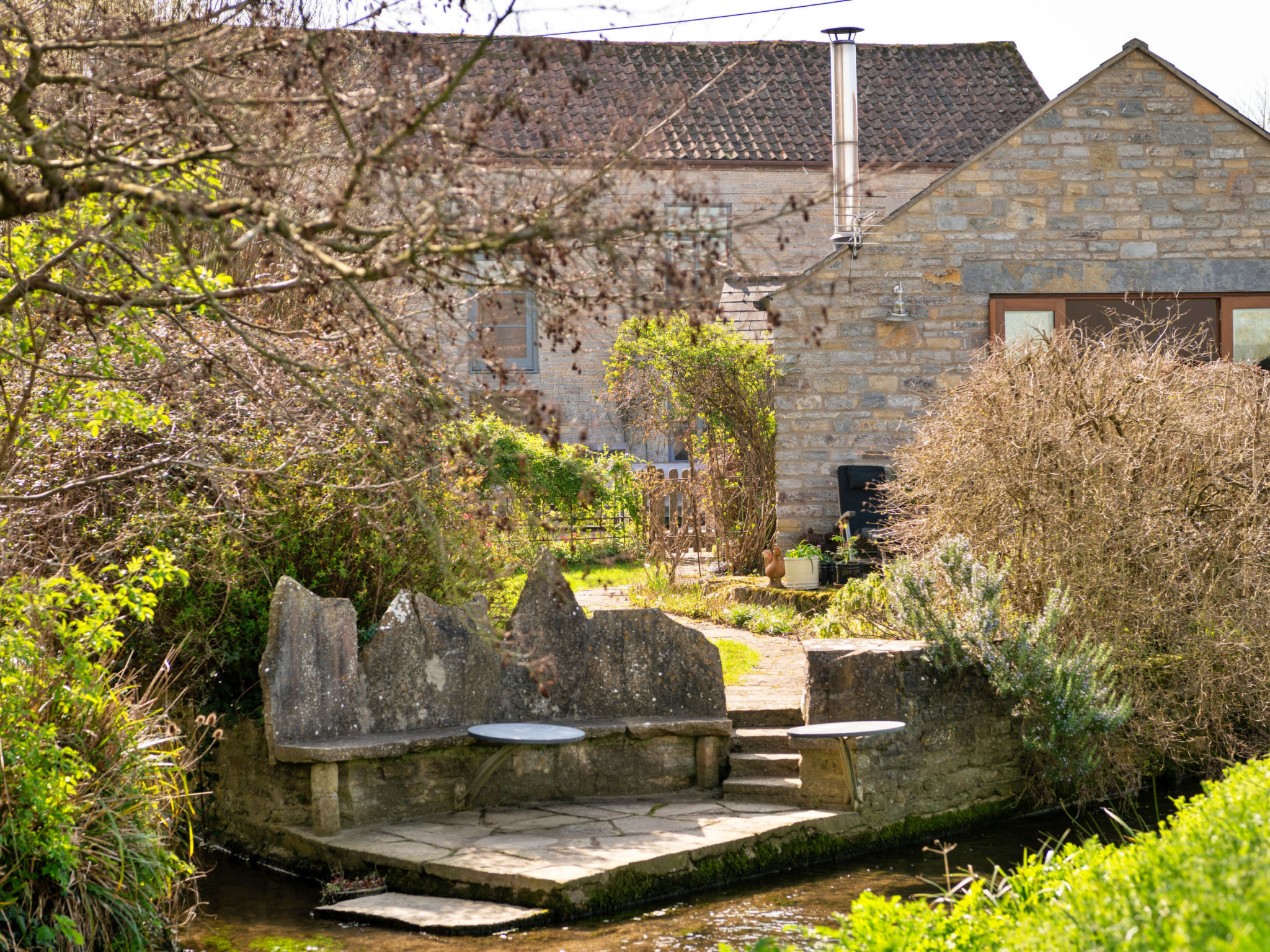 Mill Barn By The Stream - Buiten