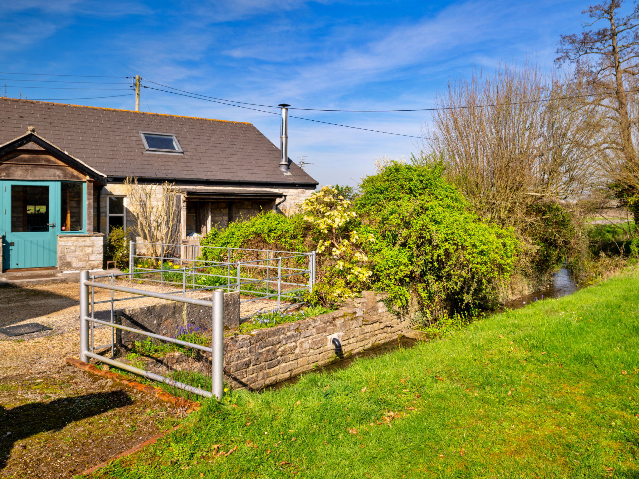 Mill Barn By The Stream - Buiten