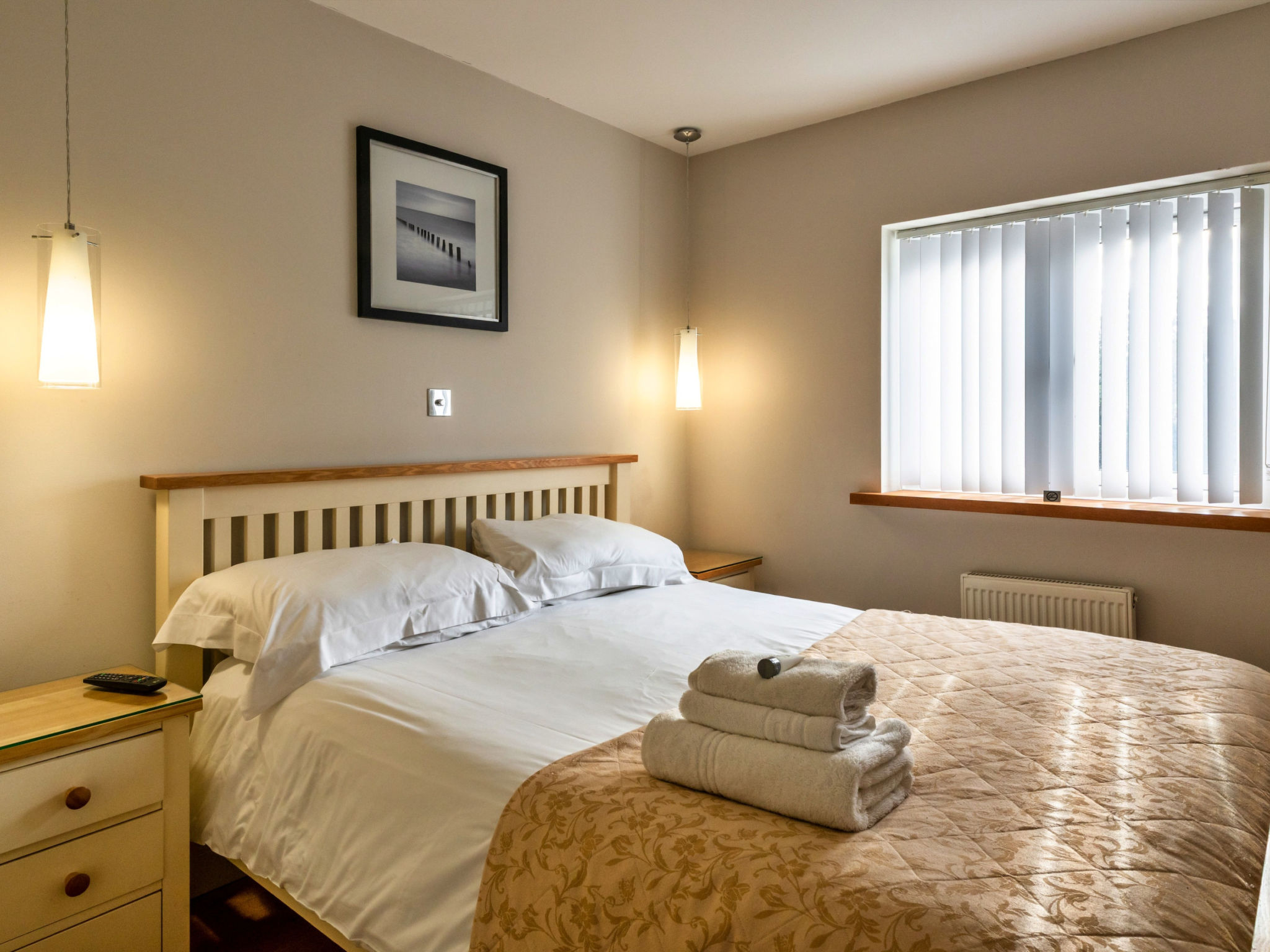 Hollies Cottage, Oak (3 bed) - Binnen