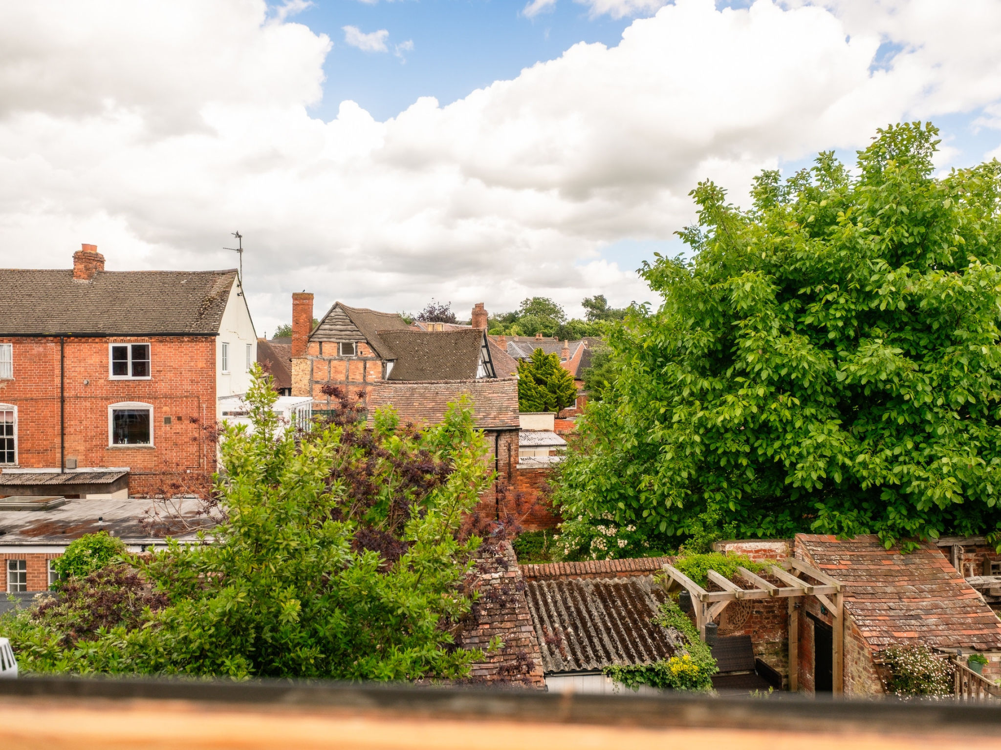 Three Storeys in Newent - Buiten