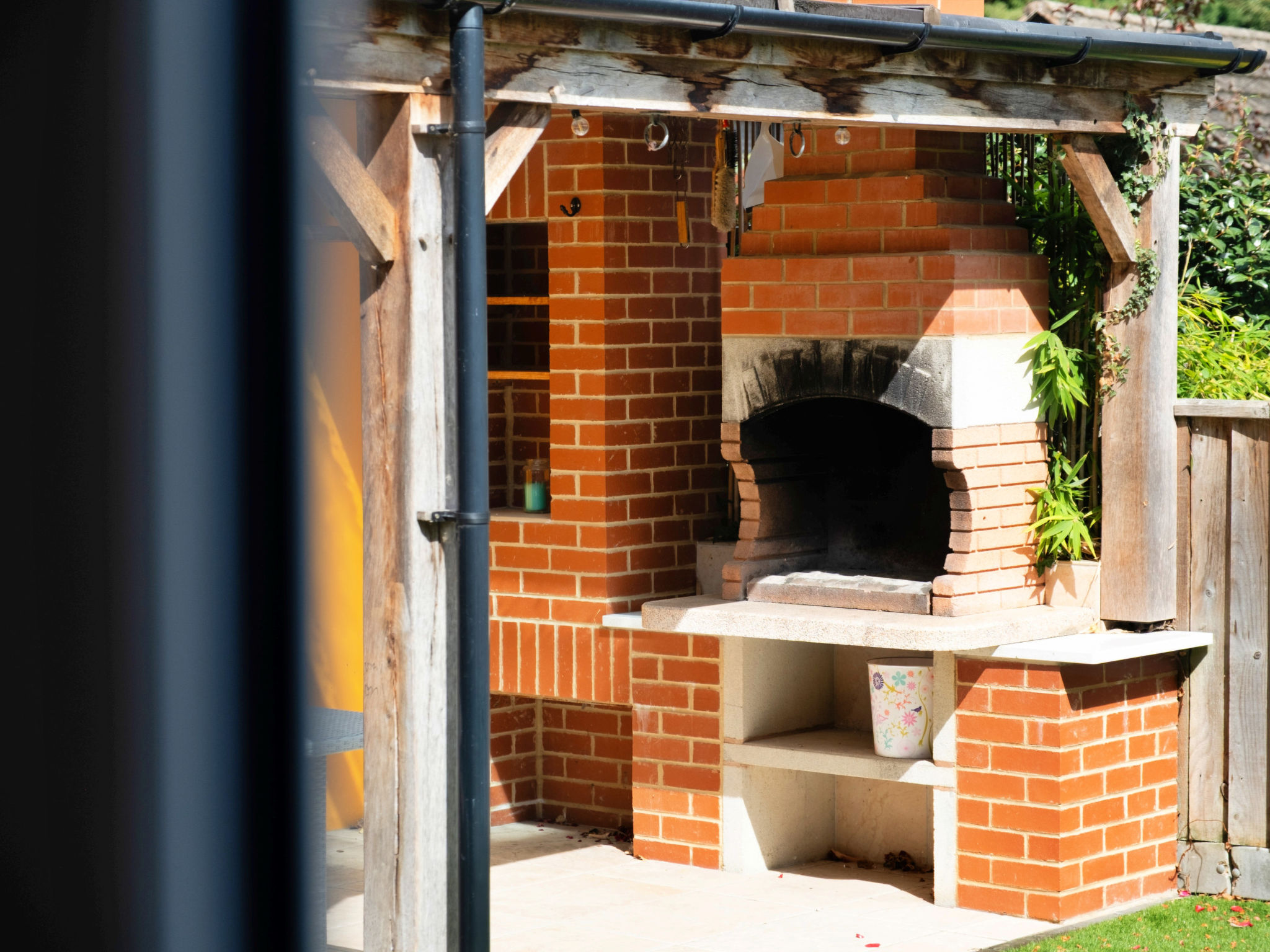 Elizabeth House - Outside